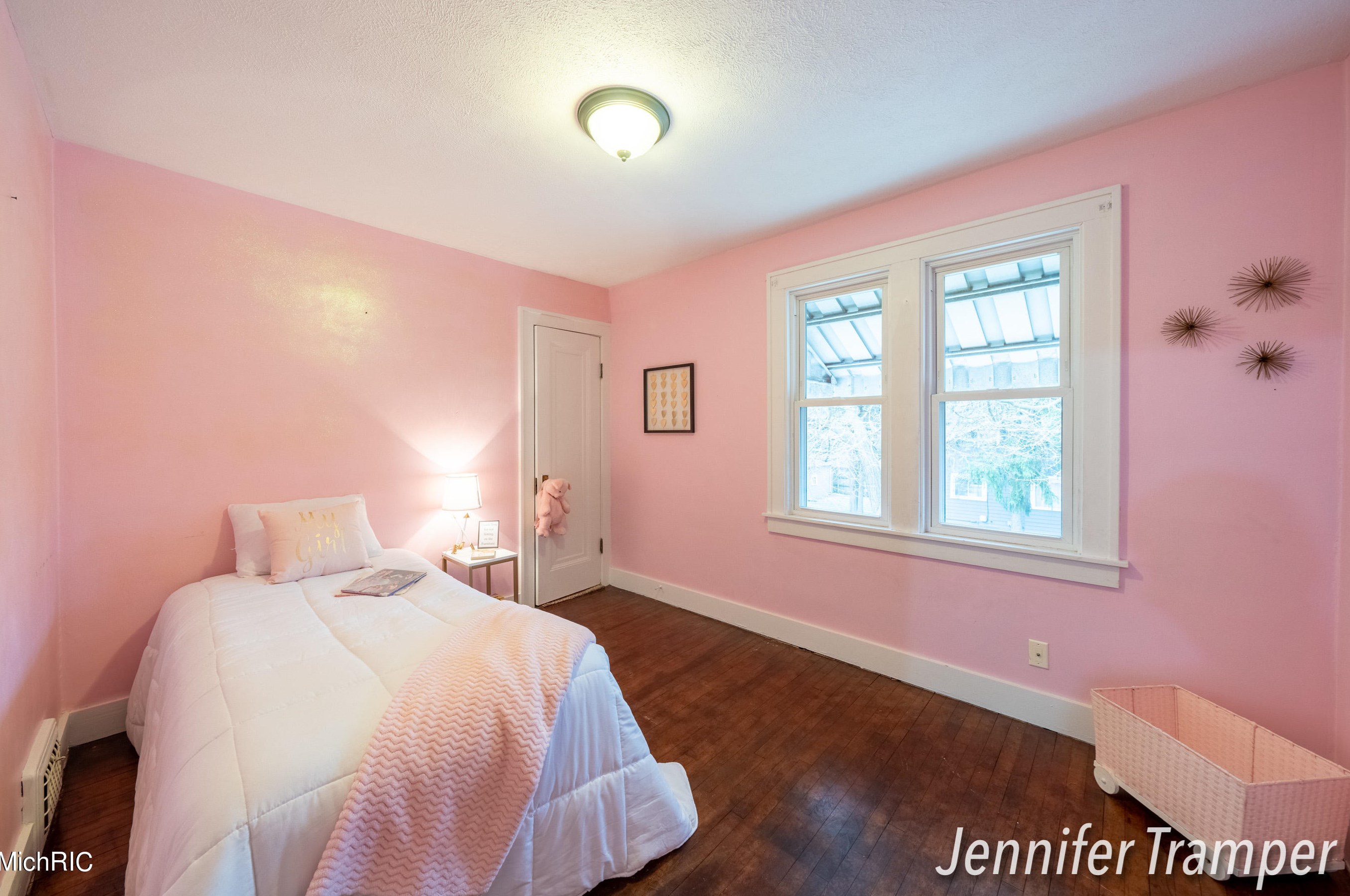 600 Leonard St, Grand Rapids MI  49503-1135 exterior