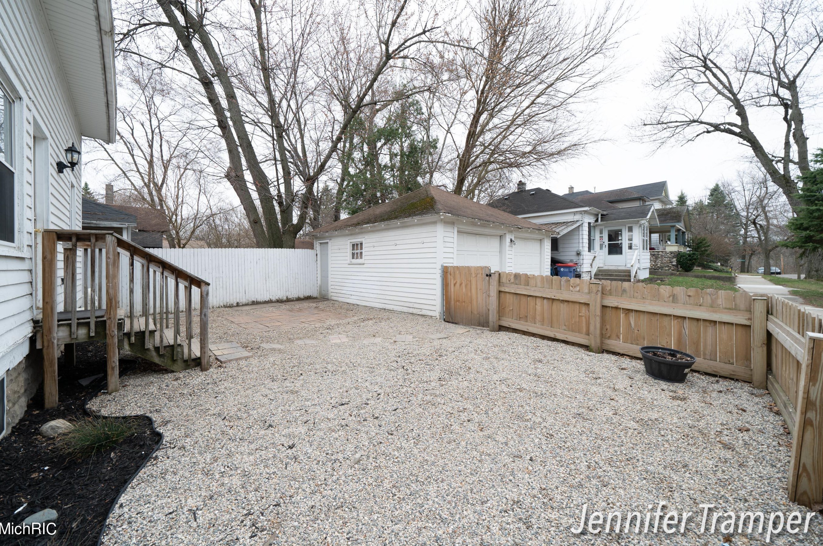 600 Leonard St, Grand Rapids MI  49503-1135 exterior