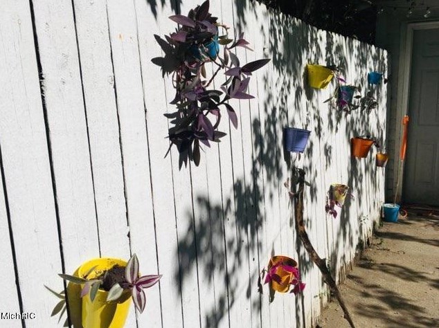 600 Leonard St, Grand Rapids MI  49503-1135 exterior