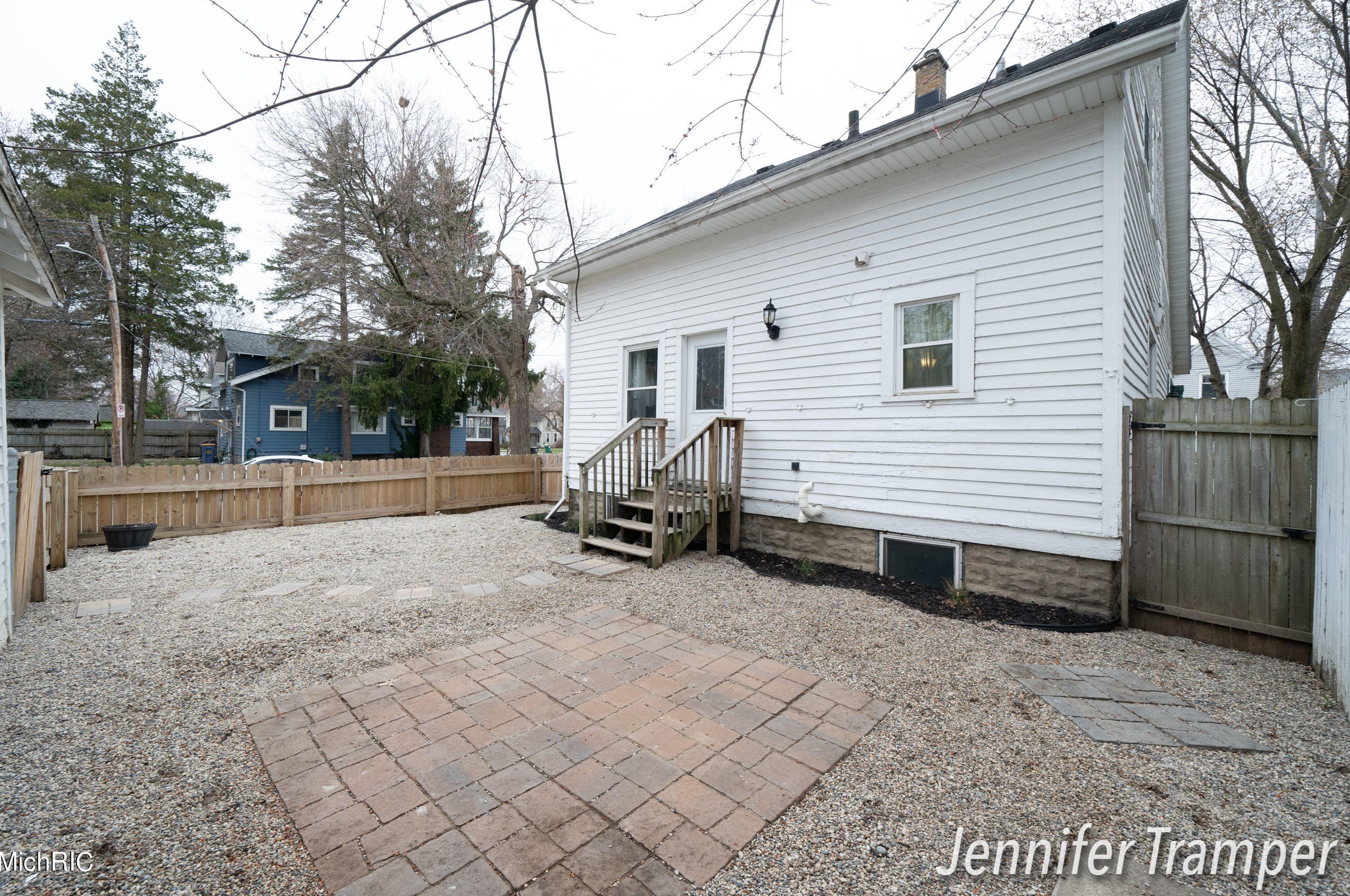 600 Leonard St, Grand Rapids MI  49503-1135 exterior