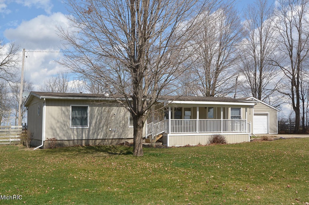 44038 76th Ave, Decatur, MI 49045