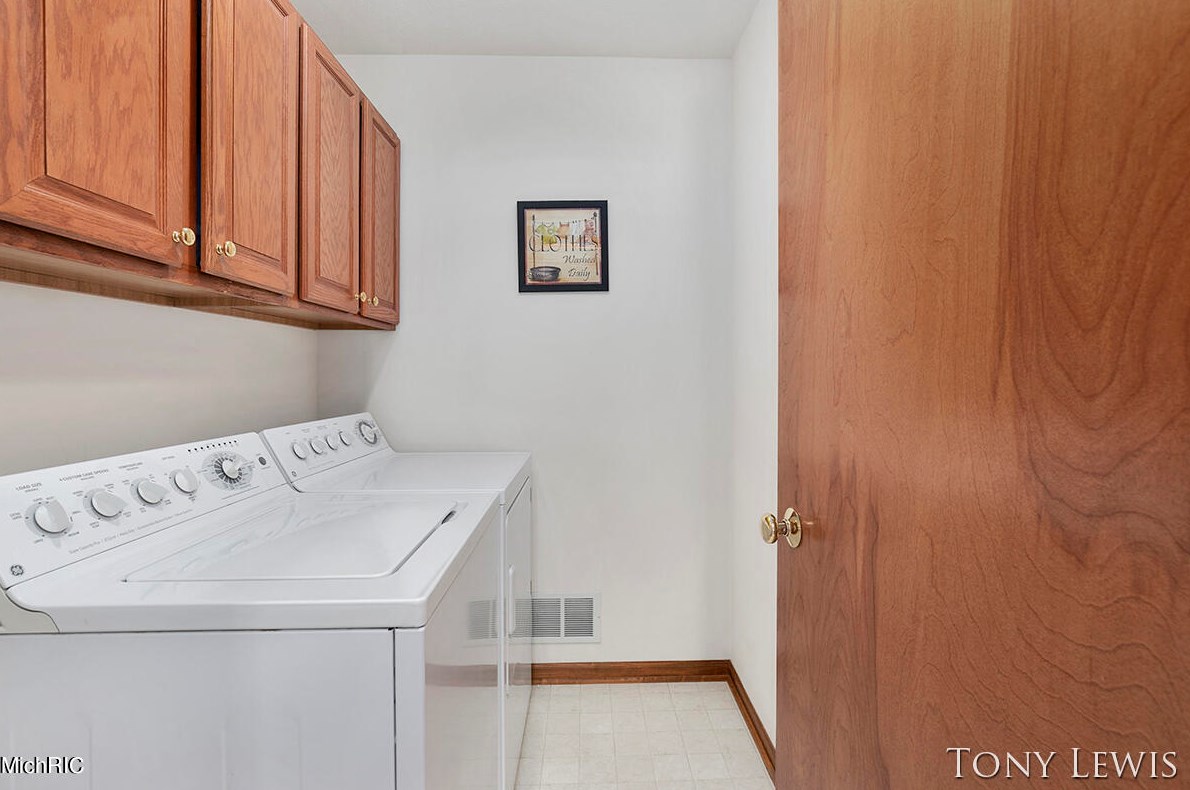 3891 Old Elm Dr, Grand Rapids MI  49512-9528 exterior