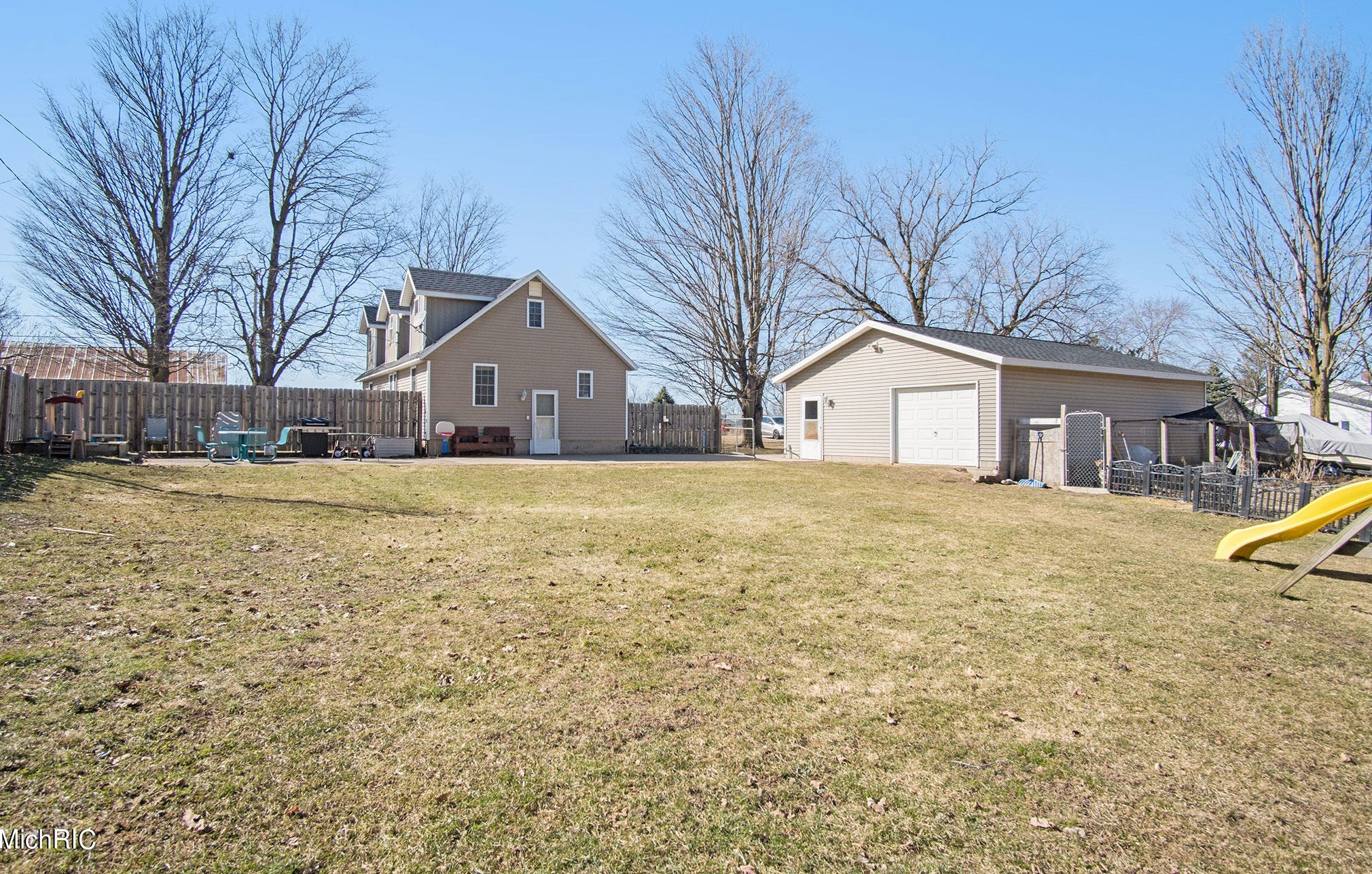 3230 S Slocum Rd, Ravenna, MI 49451