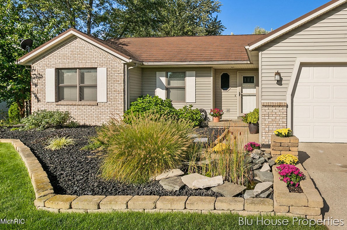 7369 Cherry Ave, Jenison, MI 49428-7750