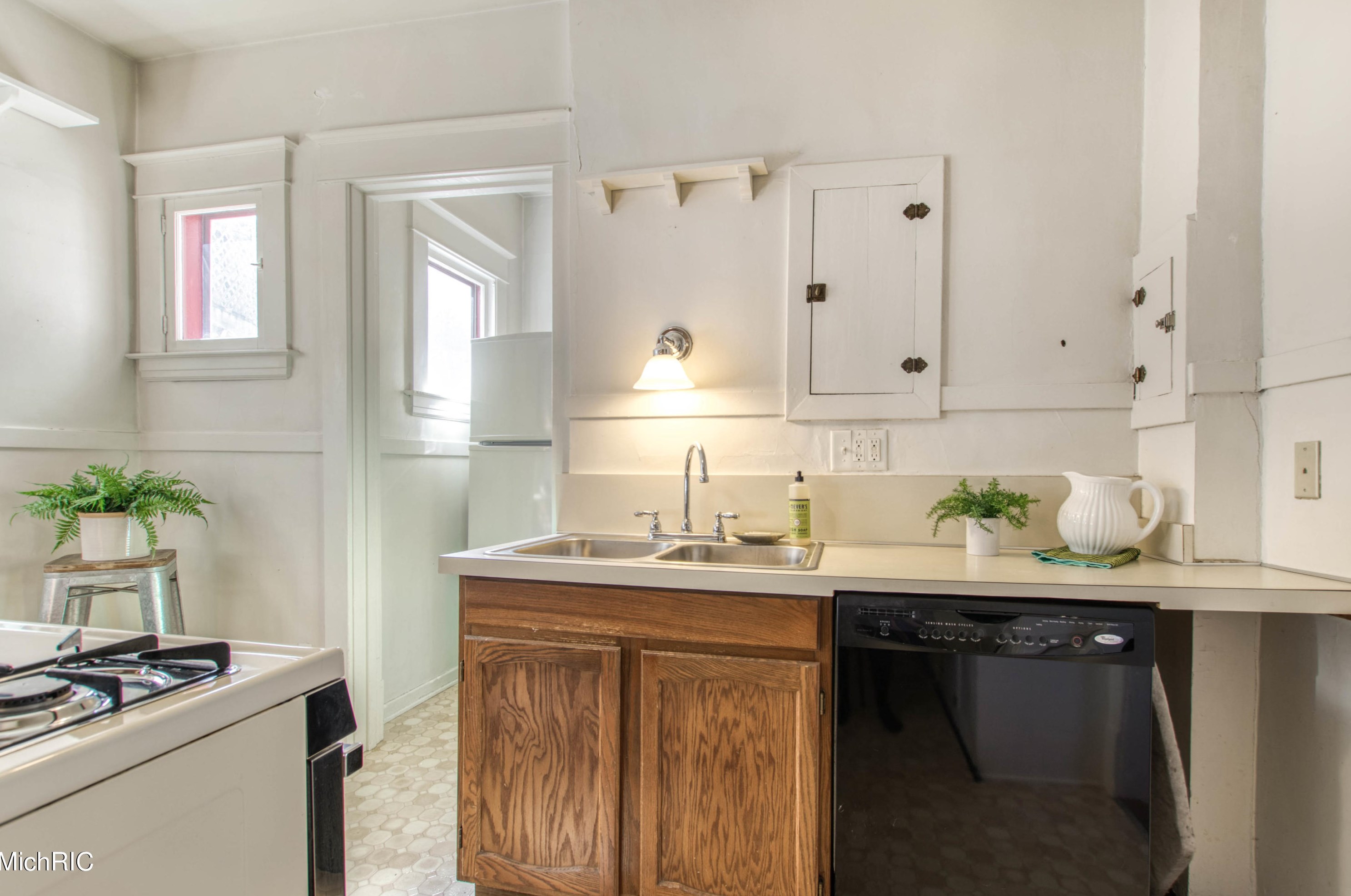 1408 Milton St, Grand Rapids MI  49506-1713 exterior