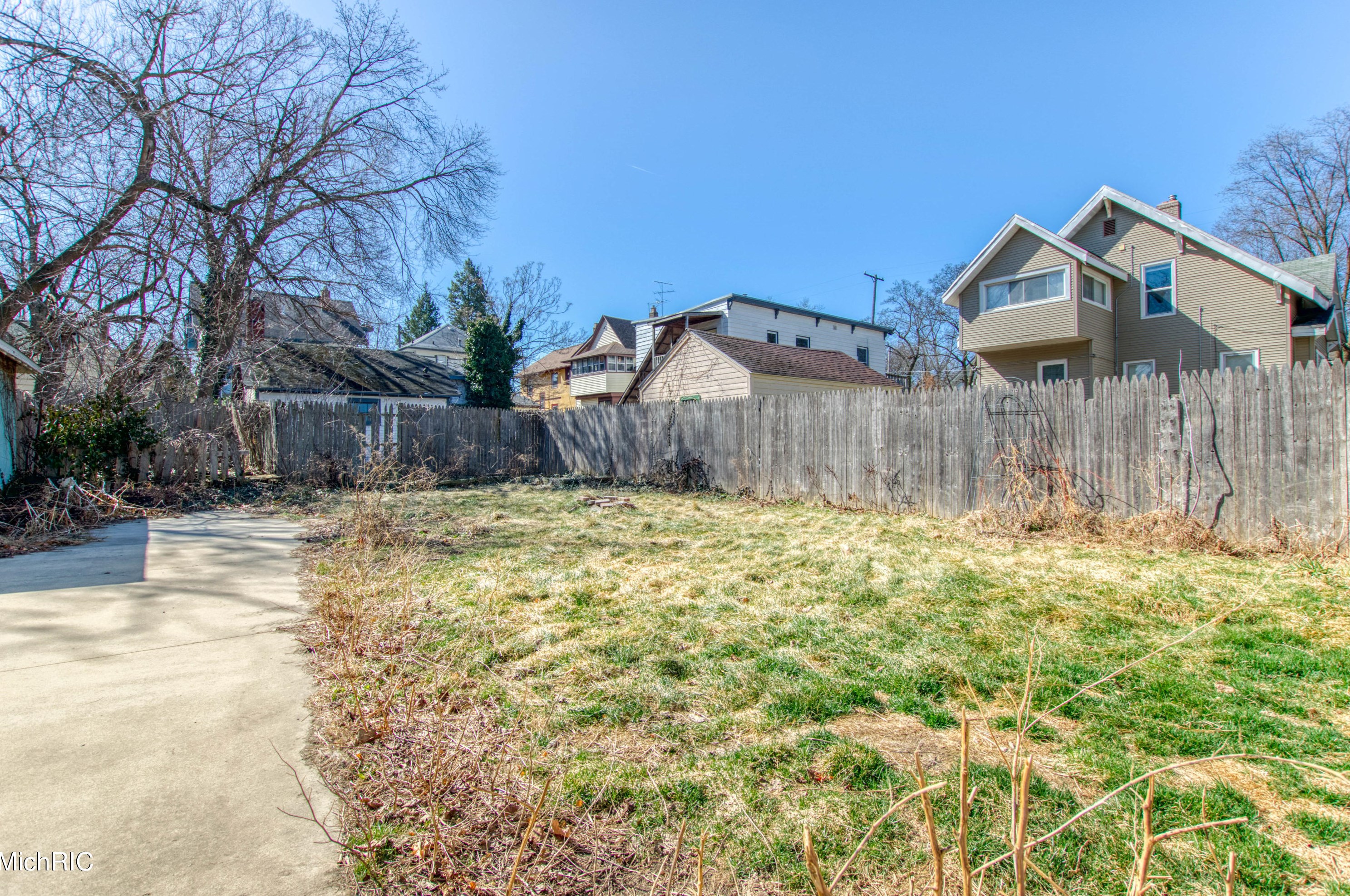 1408 Milton St, Grand Rapids MI  49506-1713 exterior