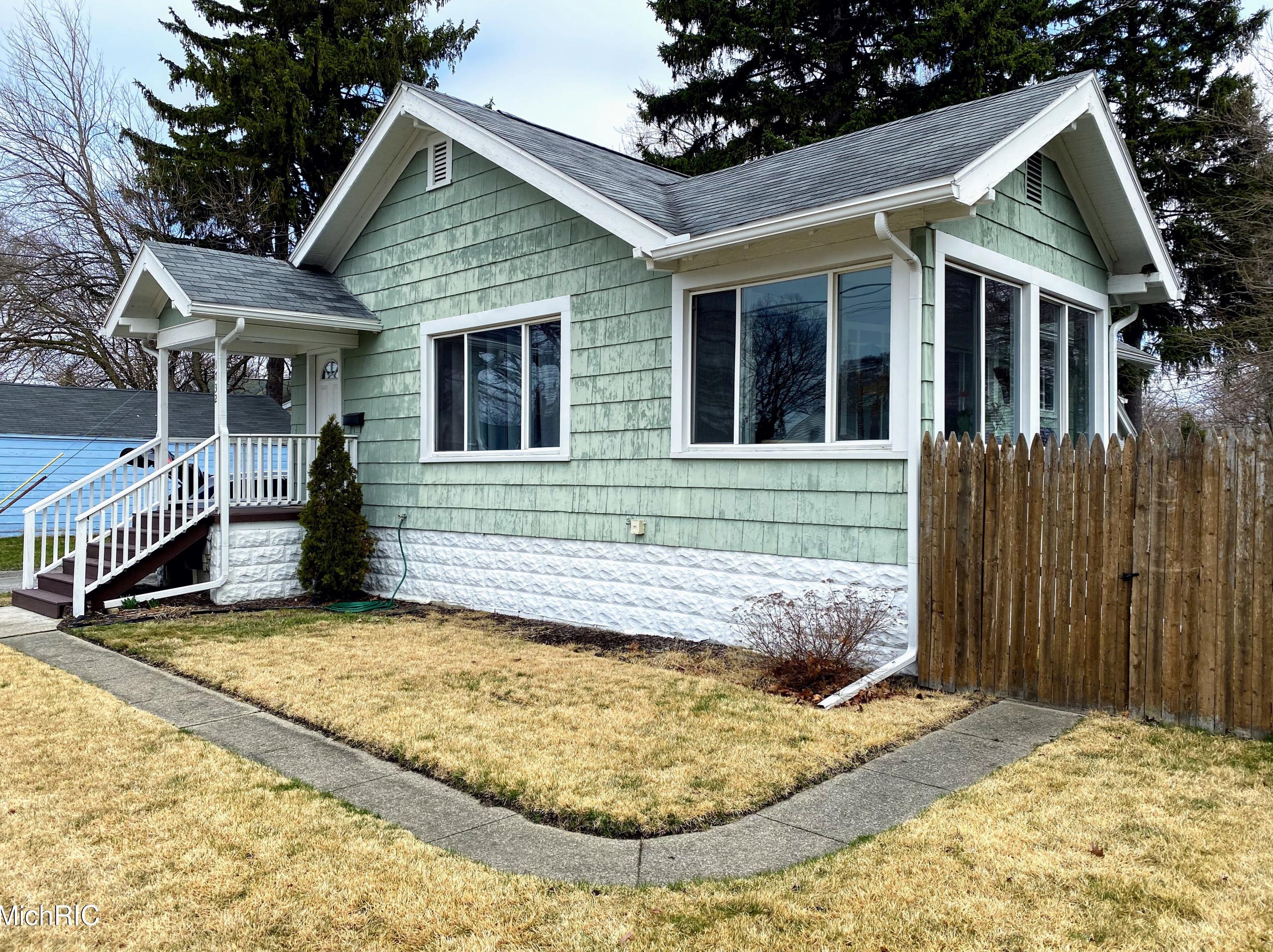 1732 Davis St, Meskegon, MI 49441