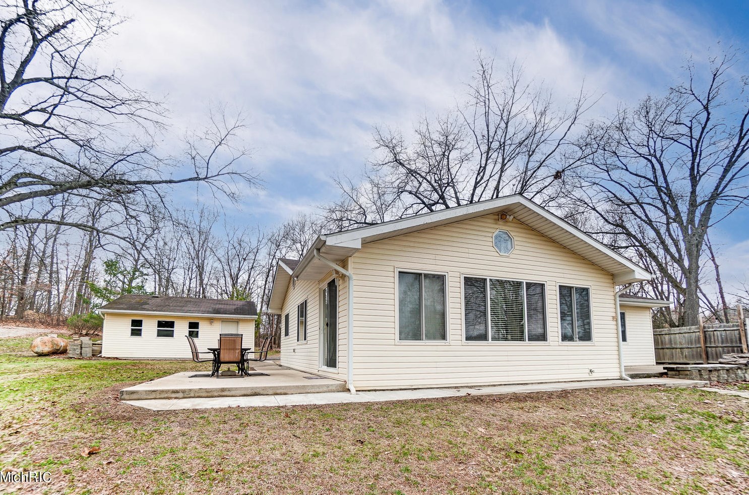 497 Bobwhite Dr, Coldwater, MI 49036-7737