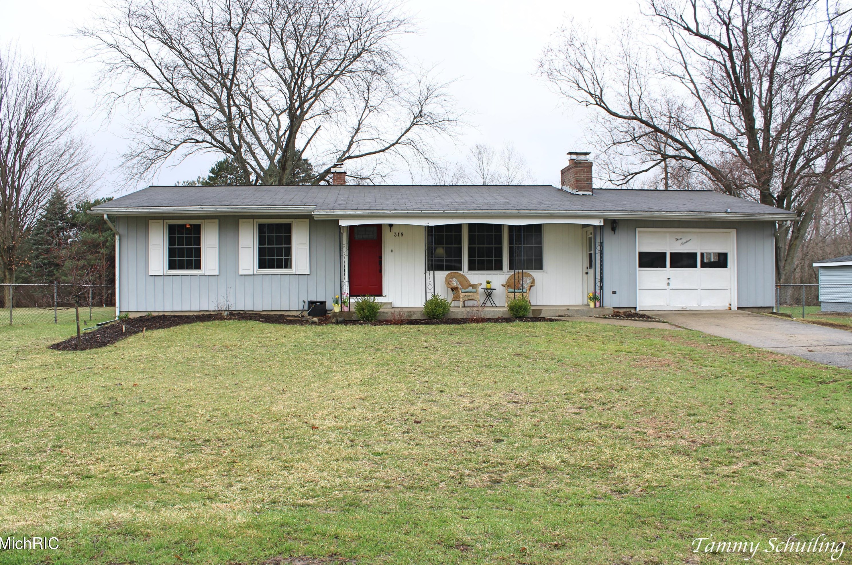 319 Doris St, Sparta, MI 49345-1006