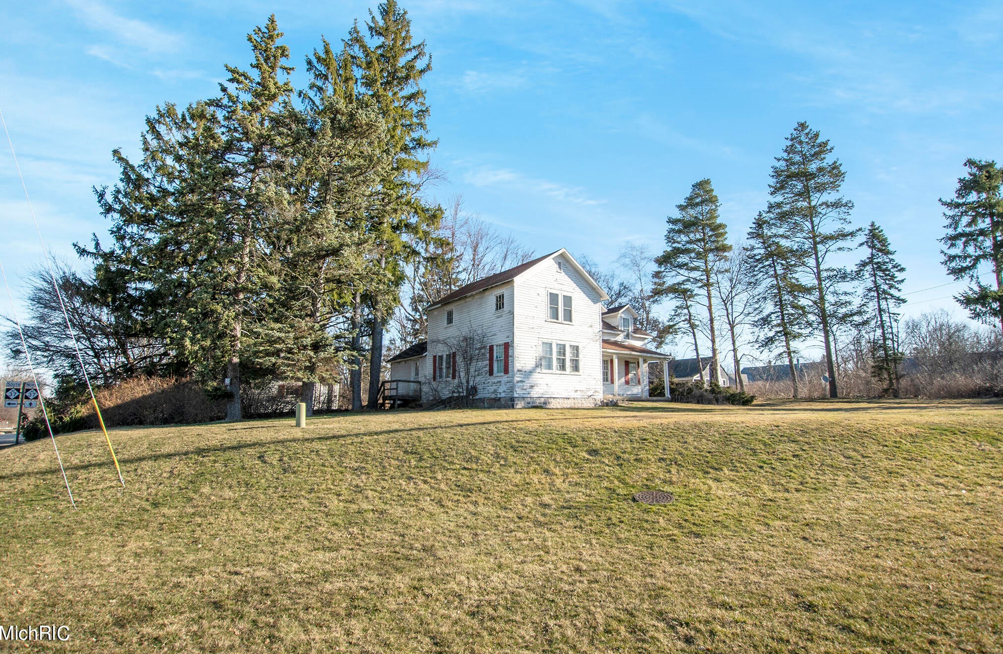 3257 Fulton St, Grand Rapids MI  49546-1302 exterior