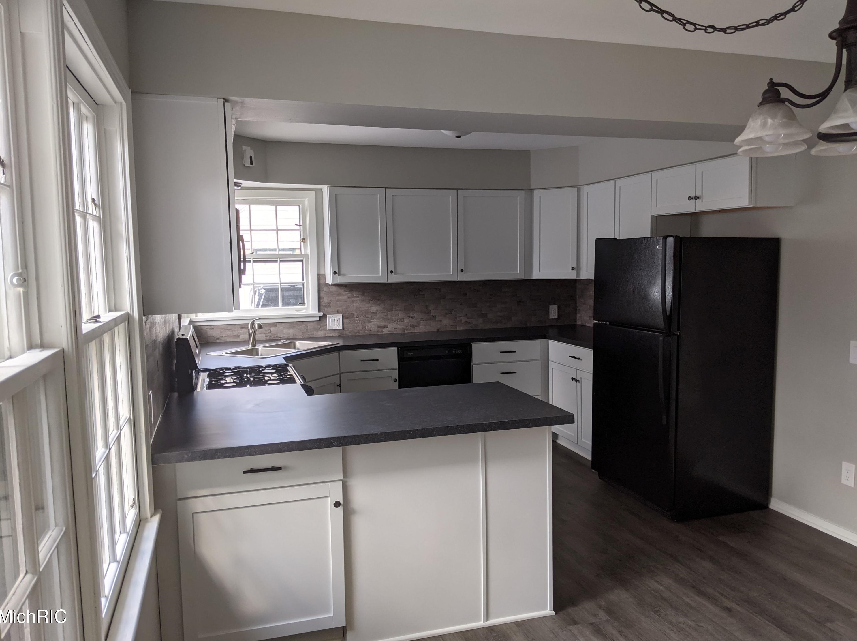 4249 Curwood Ave, Grand Rapids, MI 49508-3553