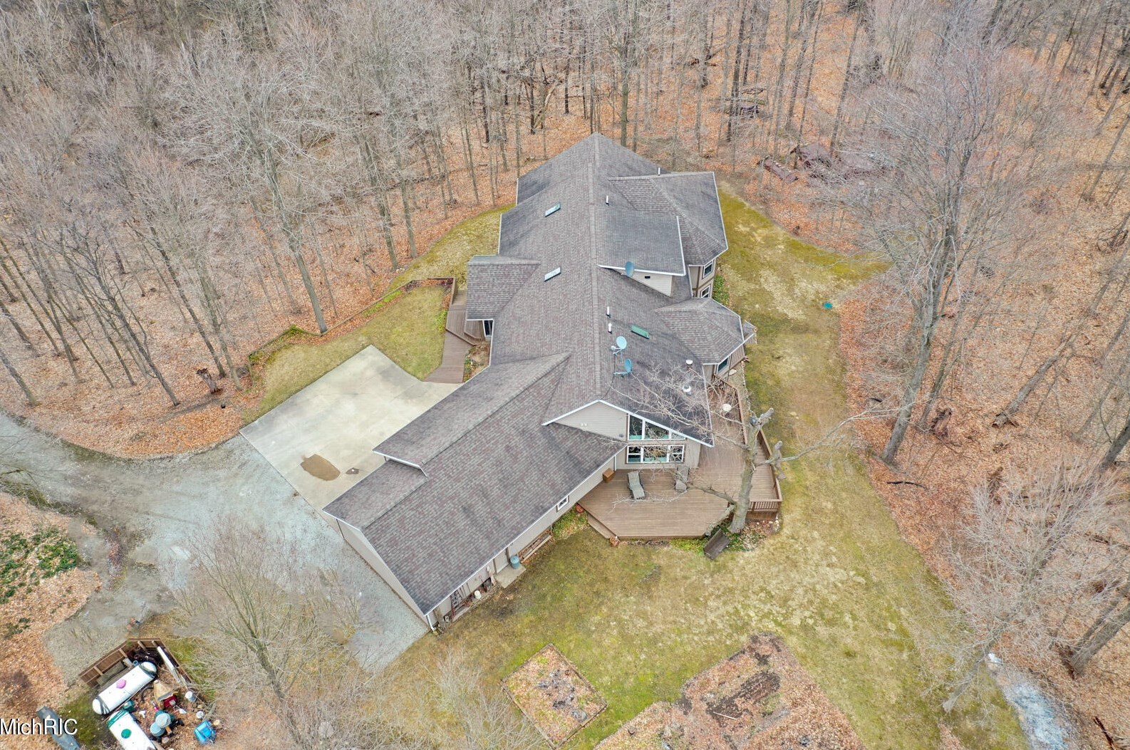 19127 Pardee Rd, Galien, MI 49113