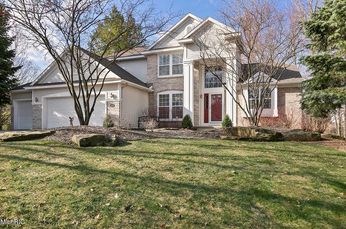 571 Whitman Ct, Ada, MI 49301-7710