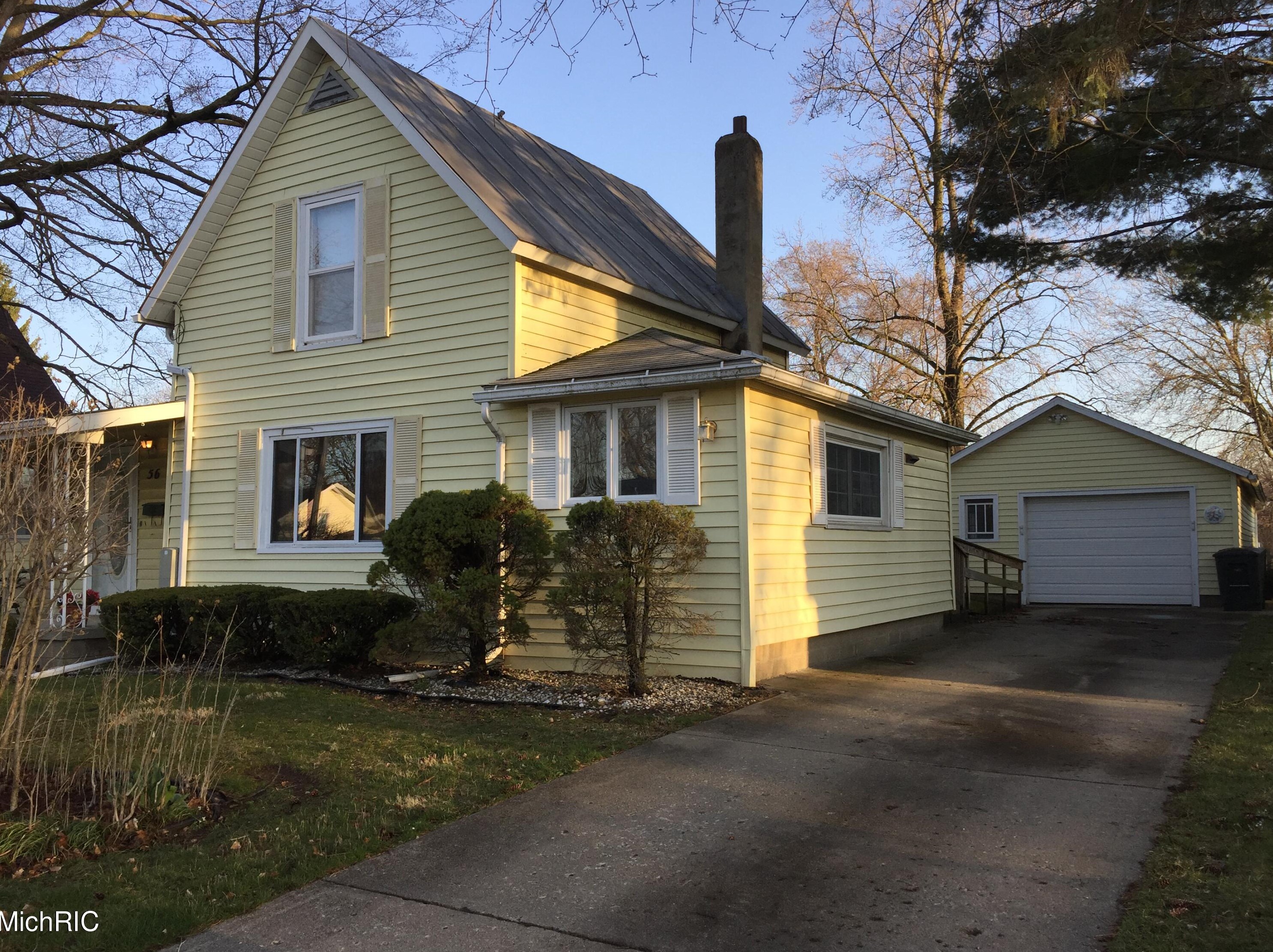 56 Charles St, Coldwater, MI 49036-1252
