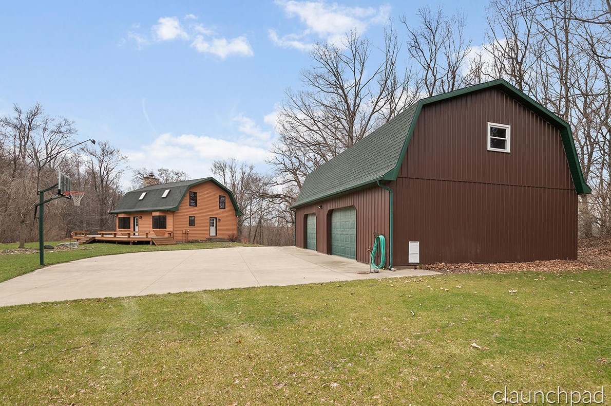 6845 Lammers Rd, Delton, MI 49046-8301
