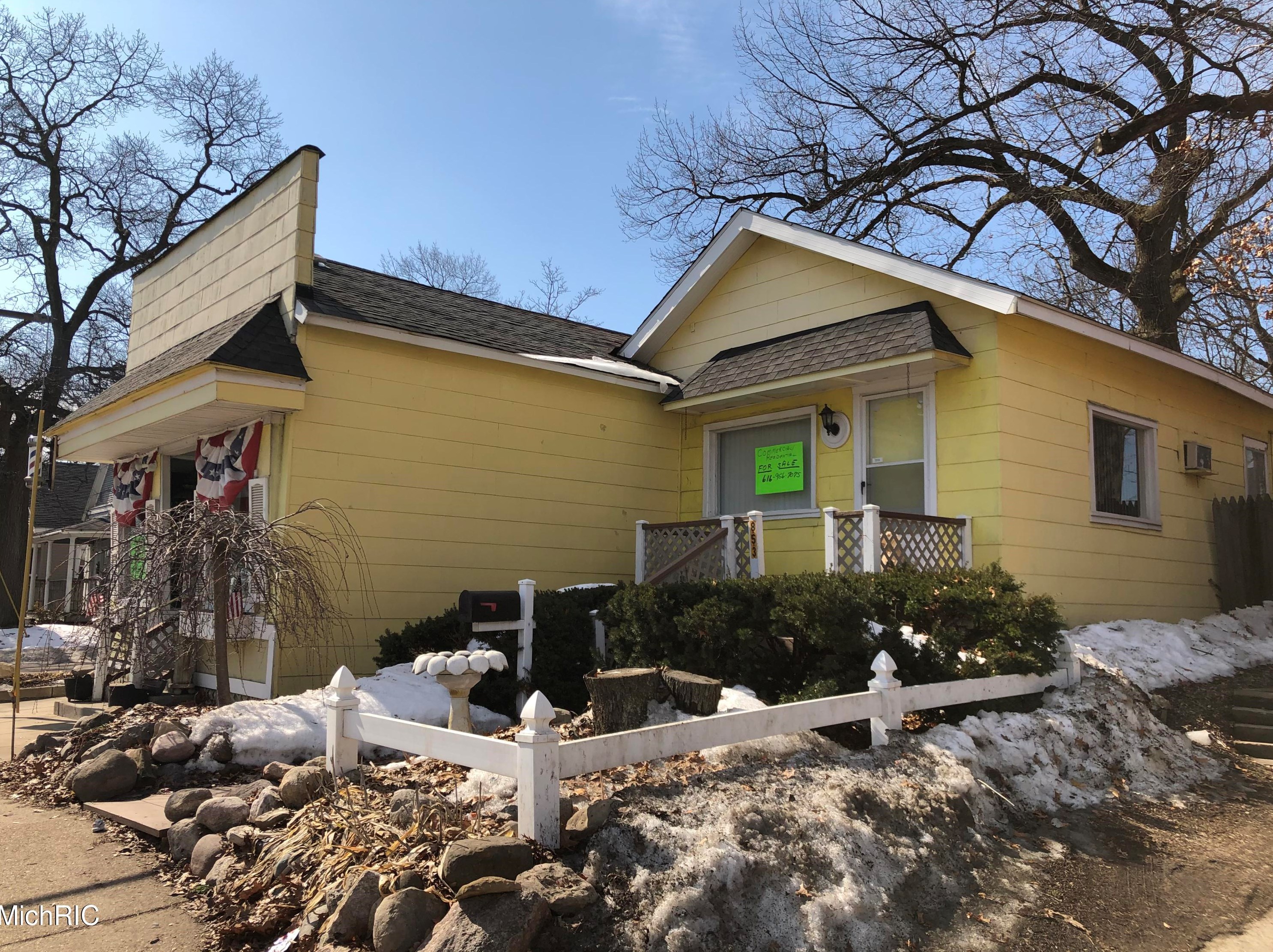 853 Fuller Ave, Grand Rapids, MI 49503-1942