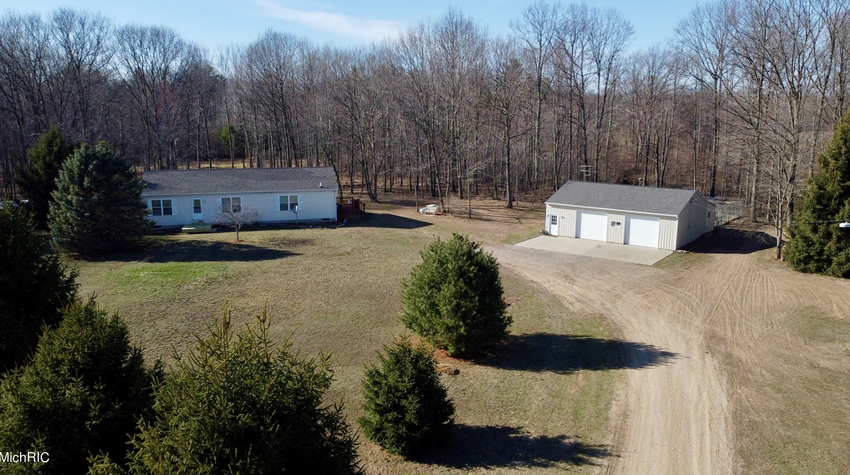 123 Trent Rd, Ravenna, MI 49451