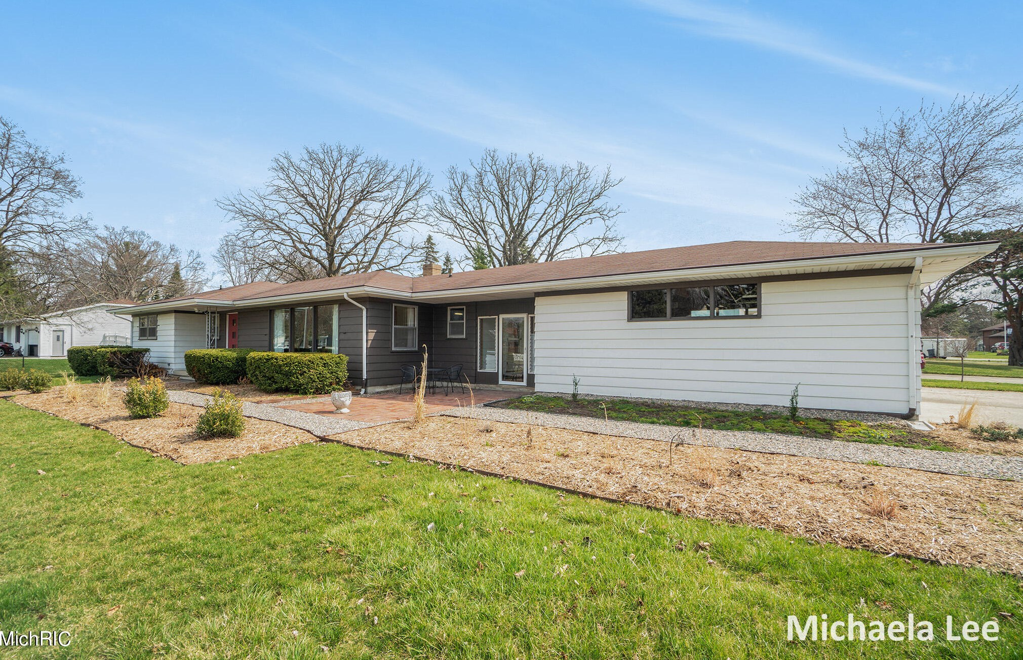 2230 Berberovich Dr, Saginaw, MI 48603-3604