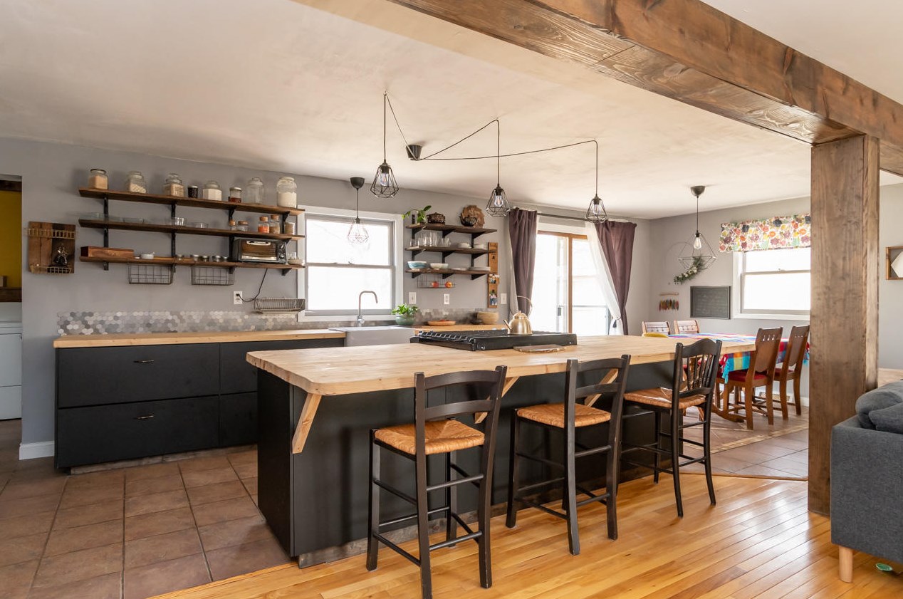 25578 Pleasant Dr, Mattawan, MI 49071-9359