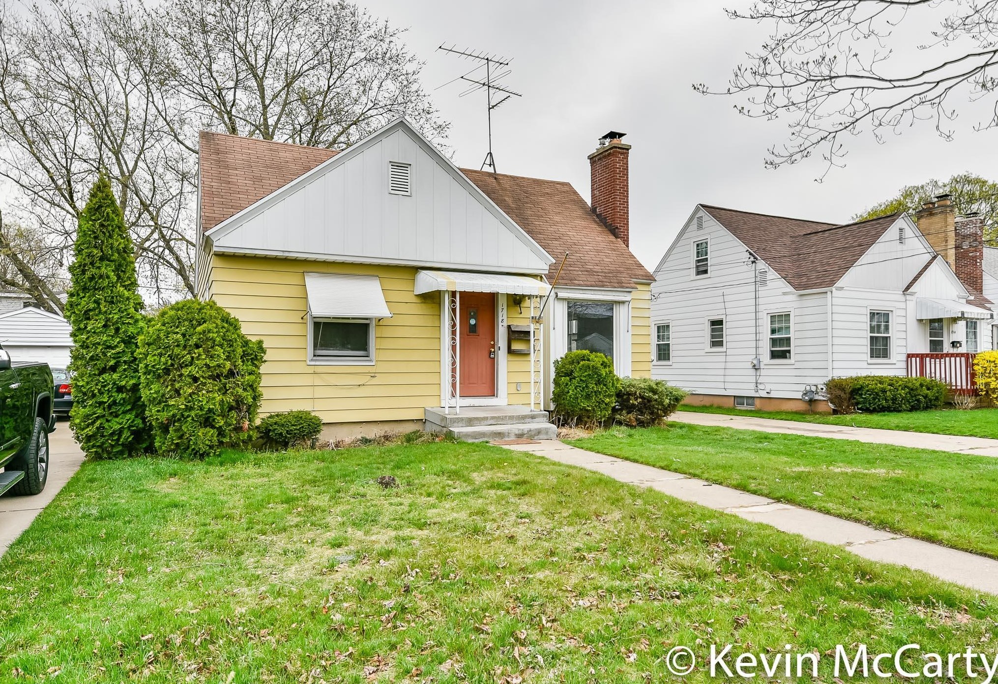 1718 Fremont Ave, Grand Rapids, MI 49504-2839