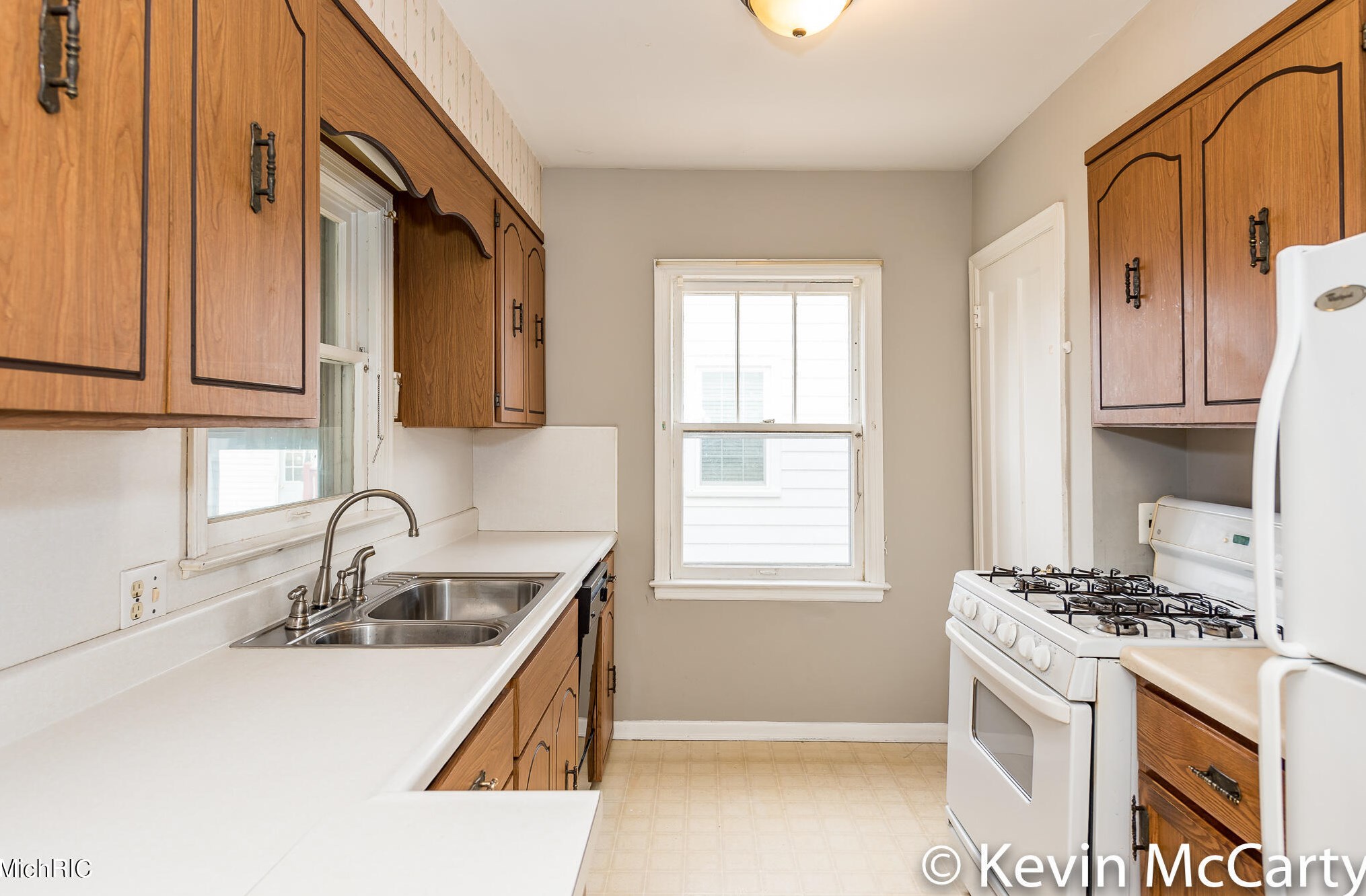 1718 Fremont Ave, Grand Rapids MI 49504-2839 exterior