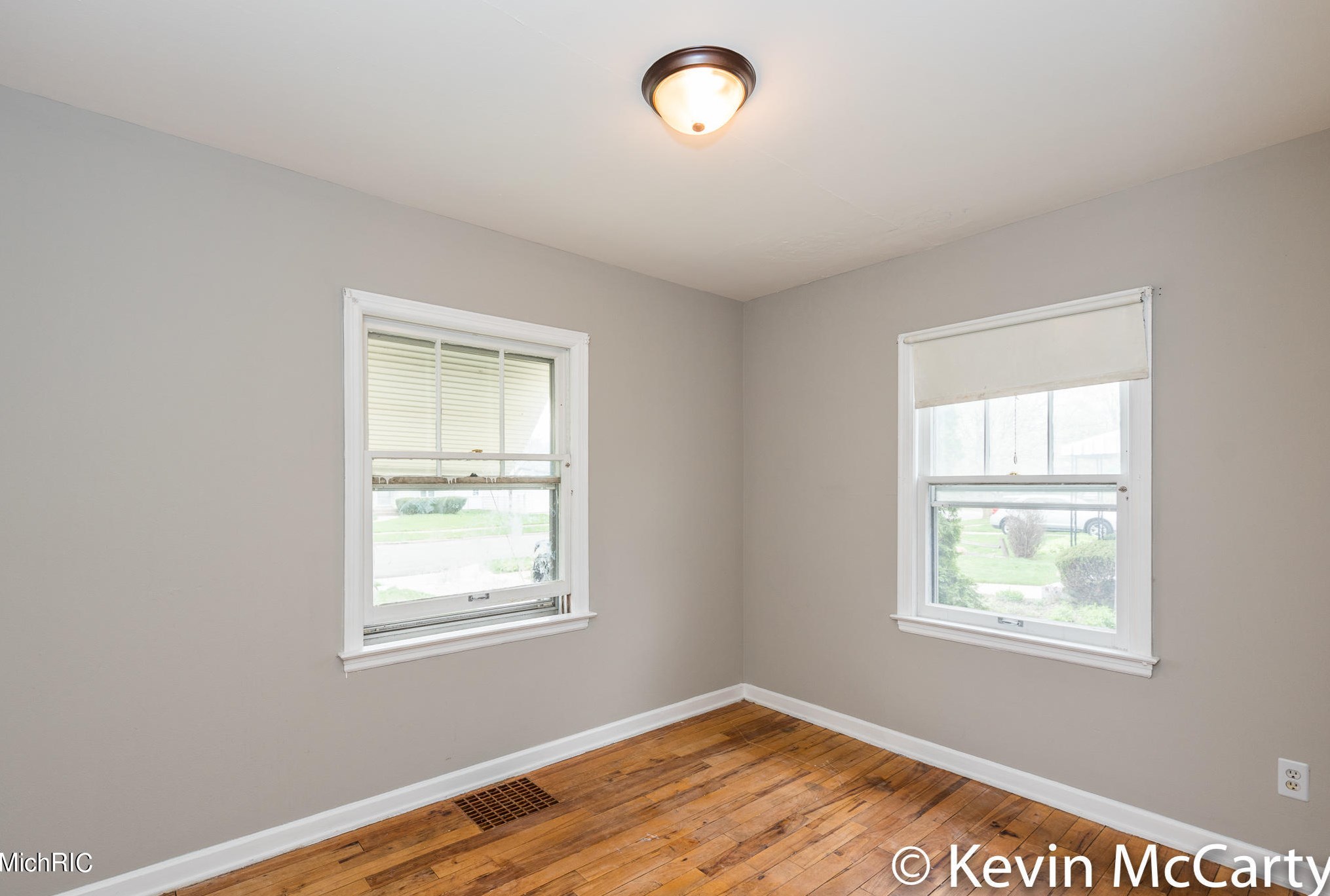 1718 Fremont Ave, Grand Rapids MI 49504-2839 exterior