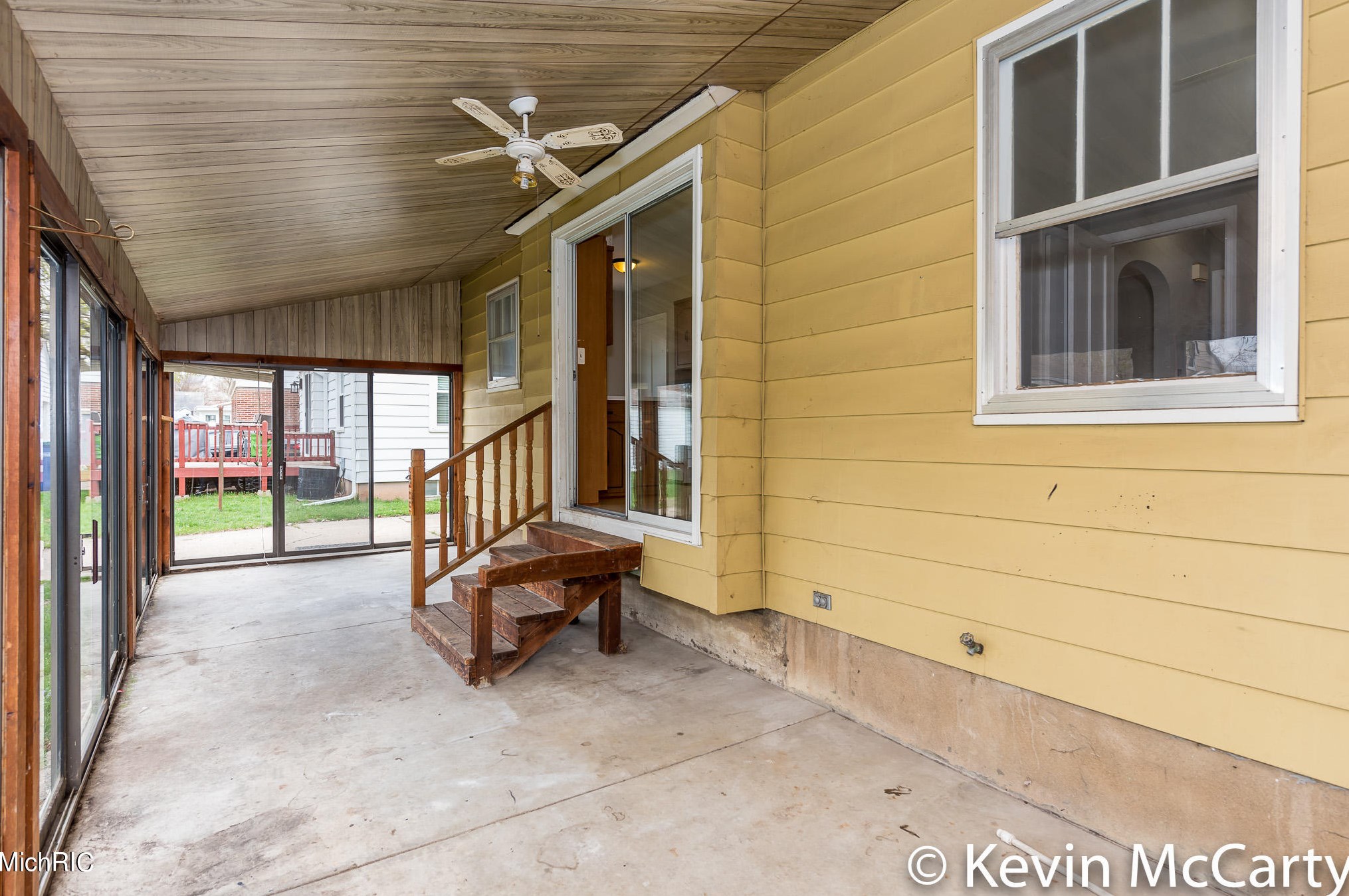 1718 Fremont Ave, Grand Rapids MI 49504-2839 exterior