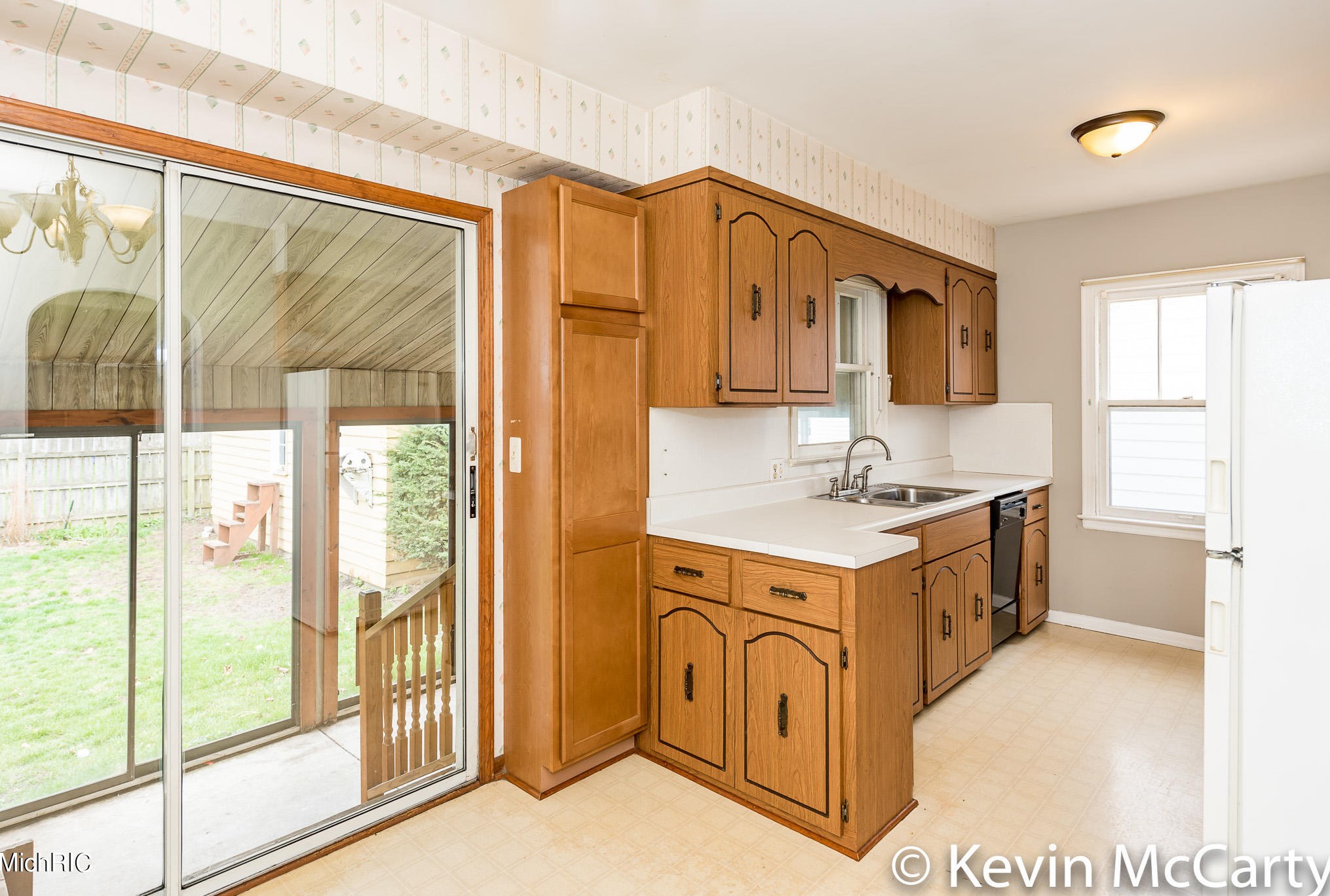 1718 Fremont Ave, Grand Rapids MI 49504-2839 exterior