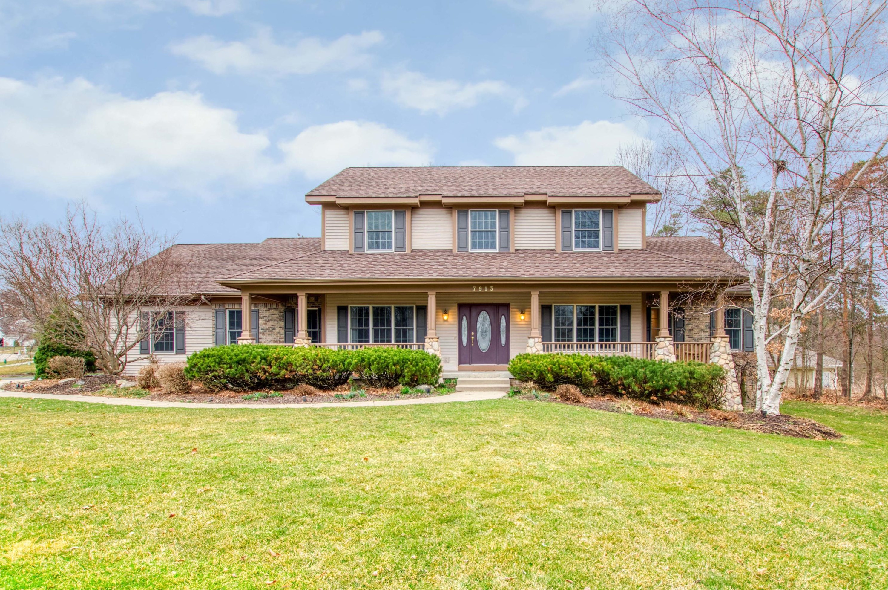 7913 Jonathan Woods Dr, Ada, MI 49301-8723