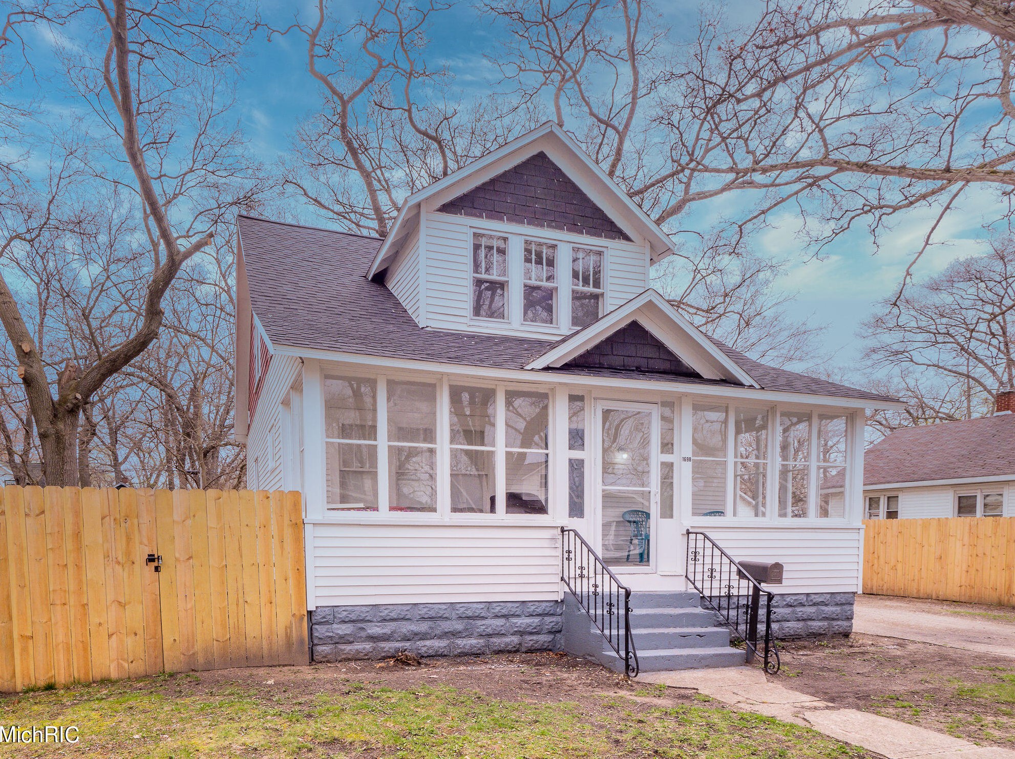 1698 Manz St, Meskegon, MI 49442-5754