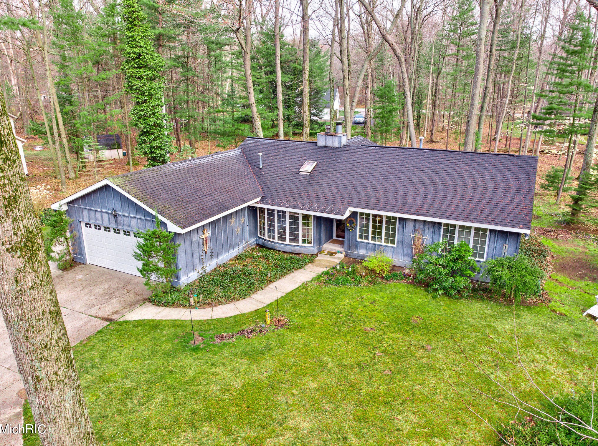 15155 Hickory St, Spring Lake MI 49456-1123 exterior