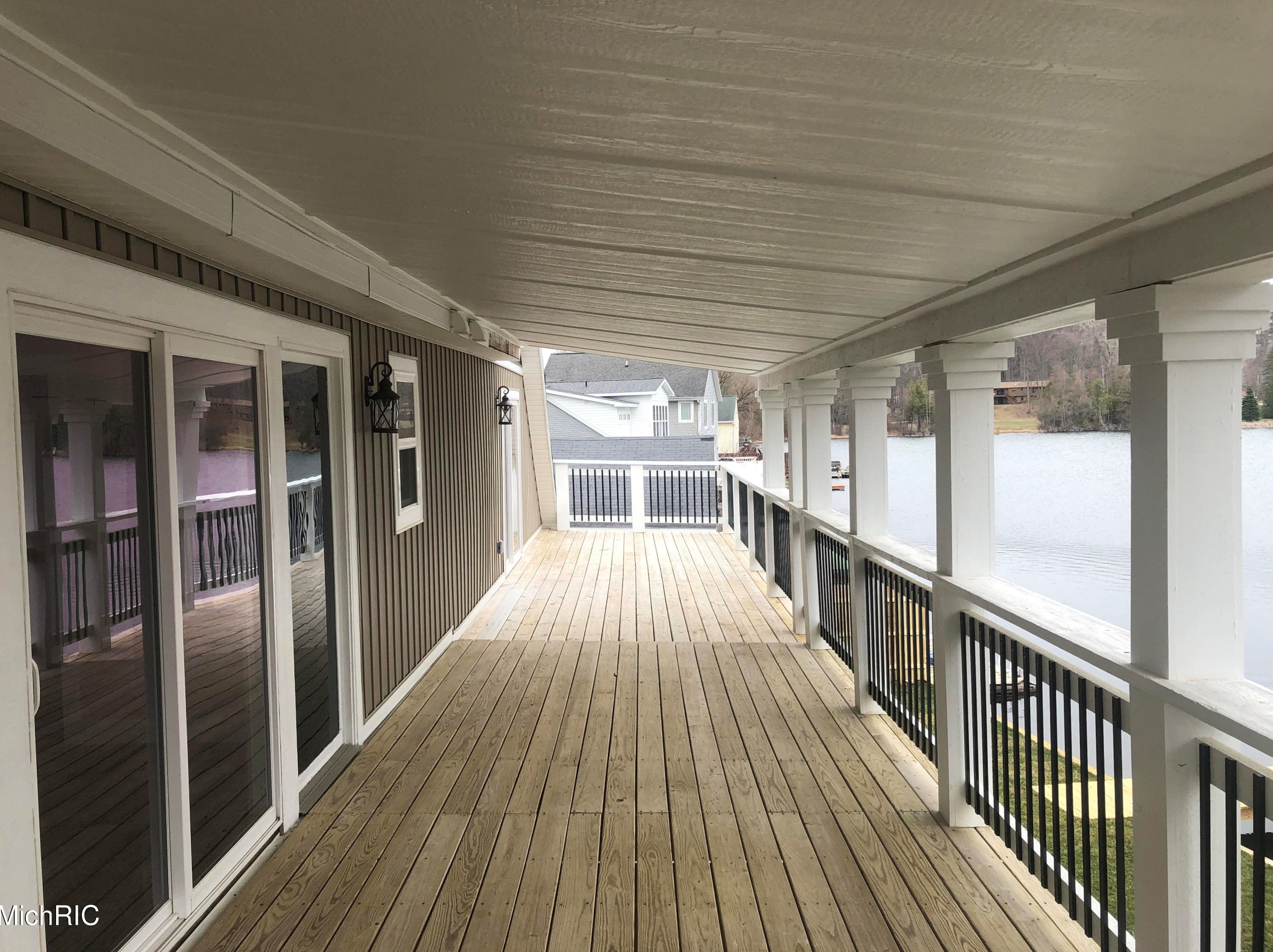 494 Shore Dr, Caledonia MI  49316-9227 exterior