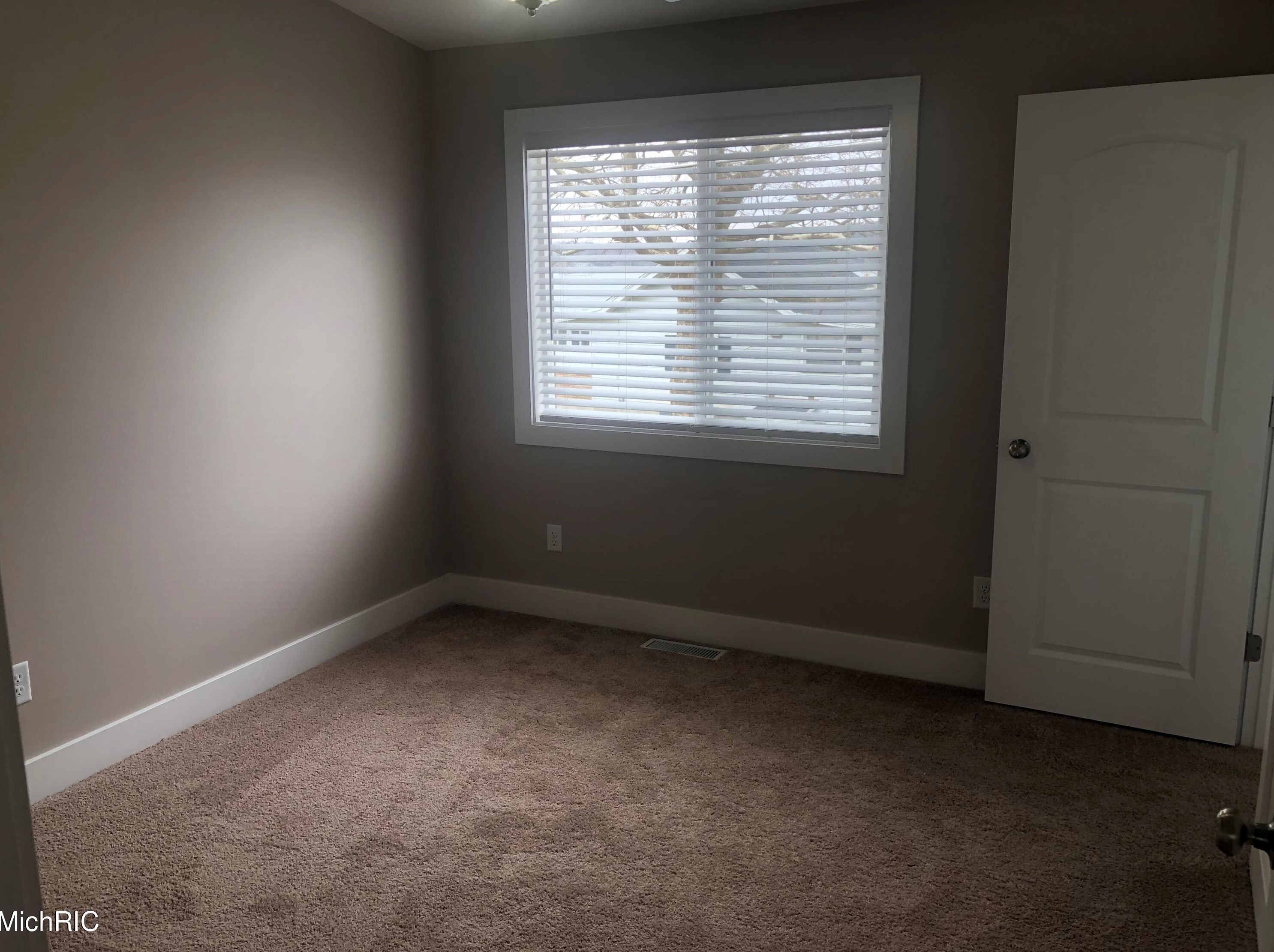 494 Shore Dr, Caledonia MI  49316-9227 exterior