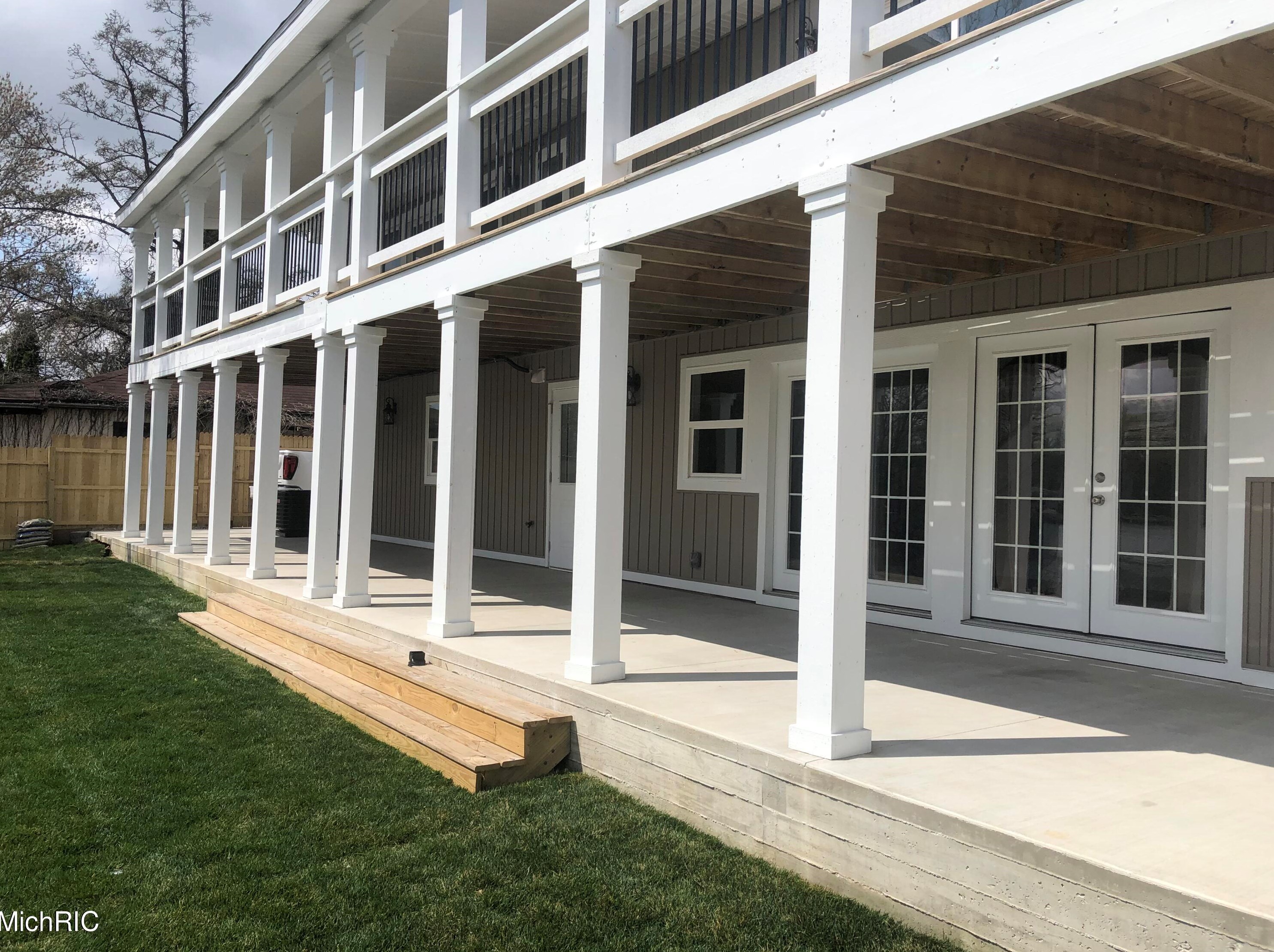 494 Shore Dr, Caledonia MI  49316-9227 exterior