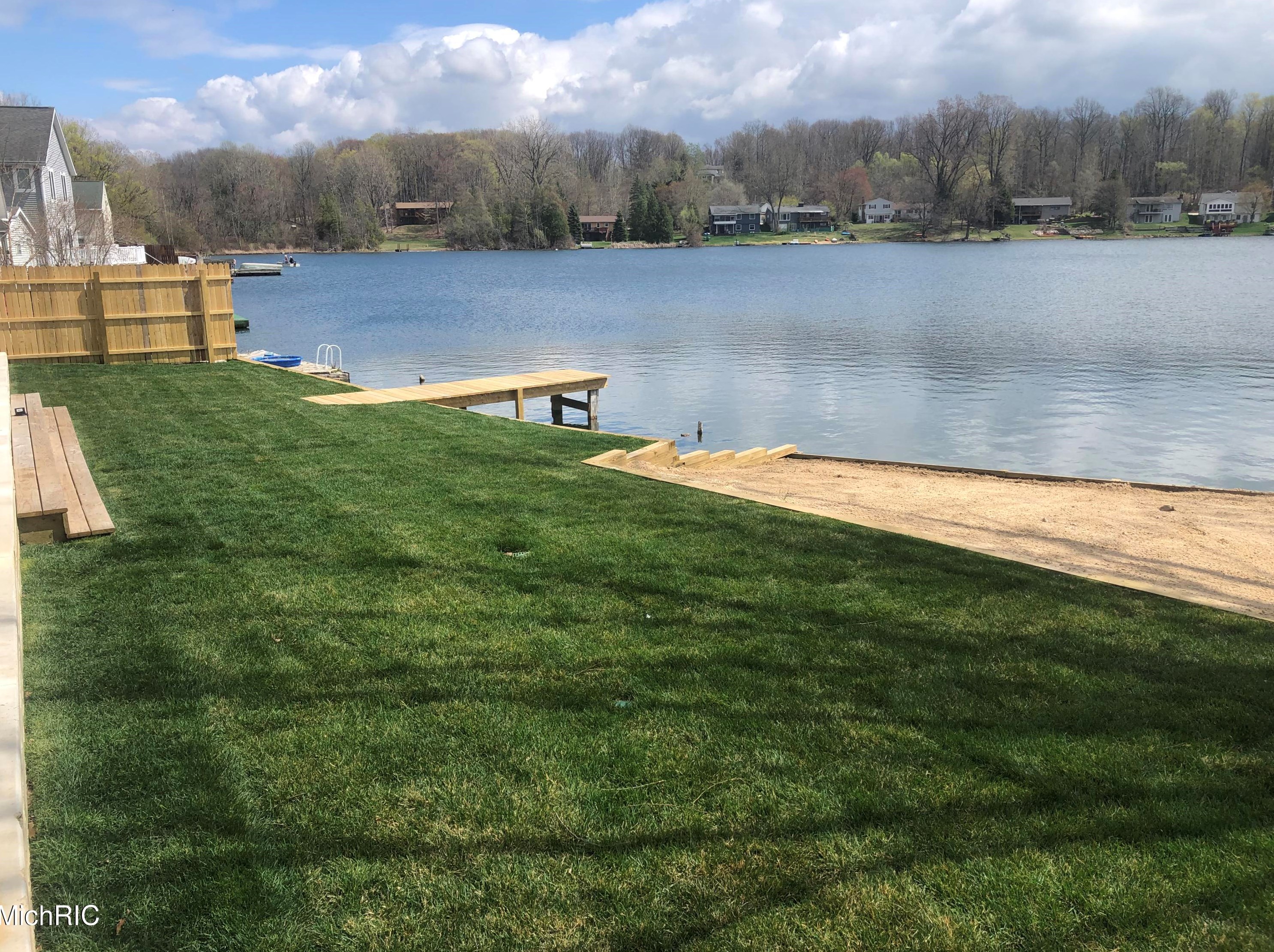 494 Shore Dr, Caledonia MI  49316-9227 exterior