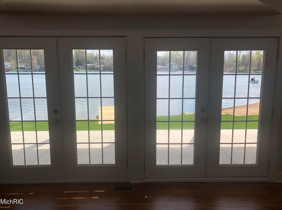 494 Shore Dr, Caledonia MI  49316-9227 exterior