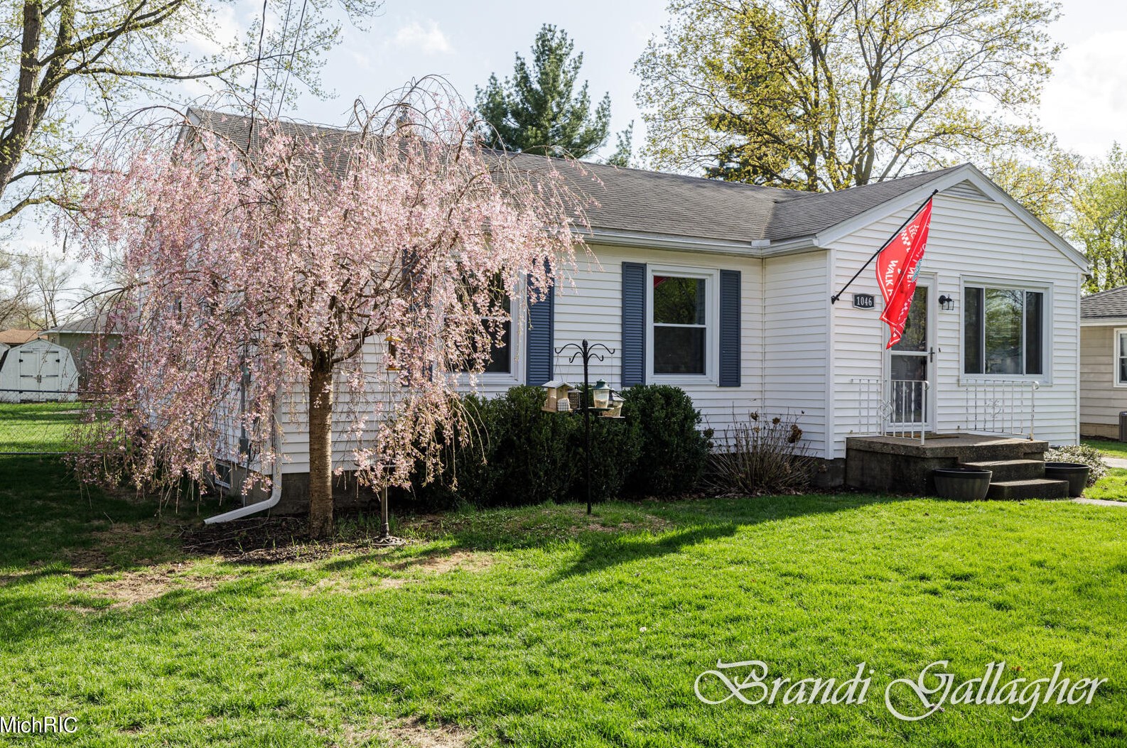 1046 Vos St, Jenison, MI 49428-8105