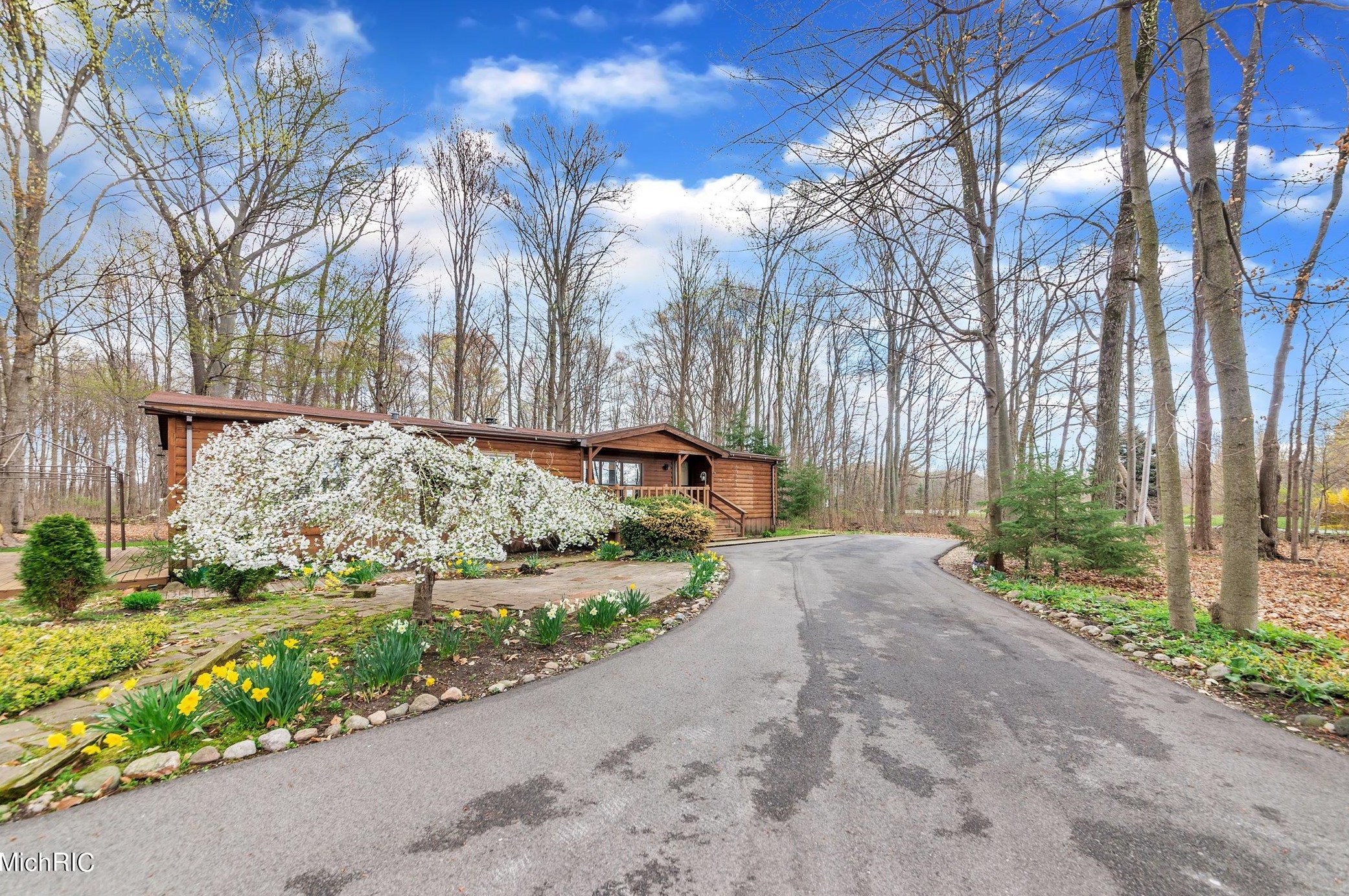 7618 Krupp Rd, Belding, MI 48809