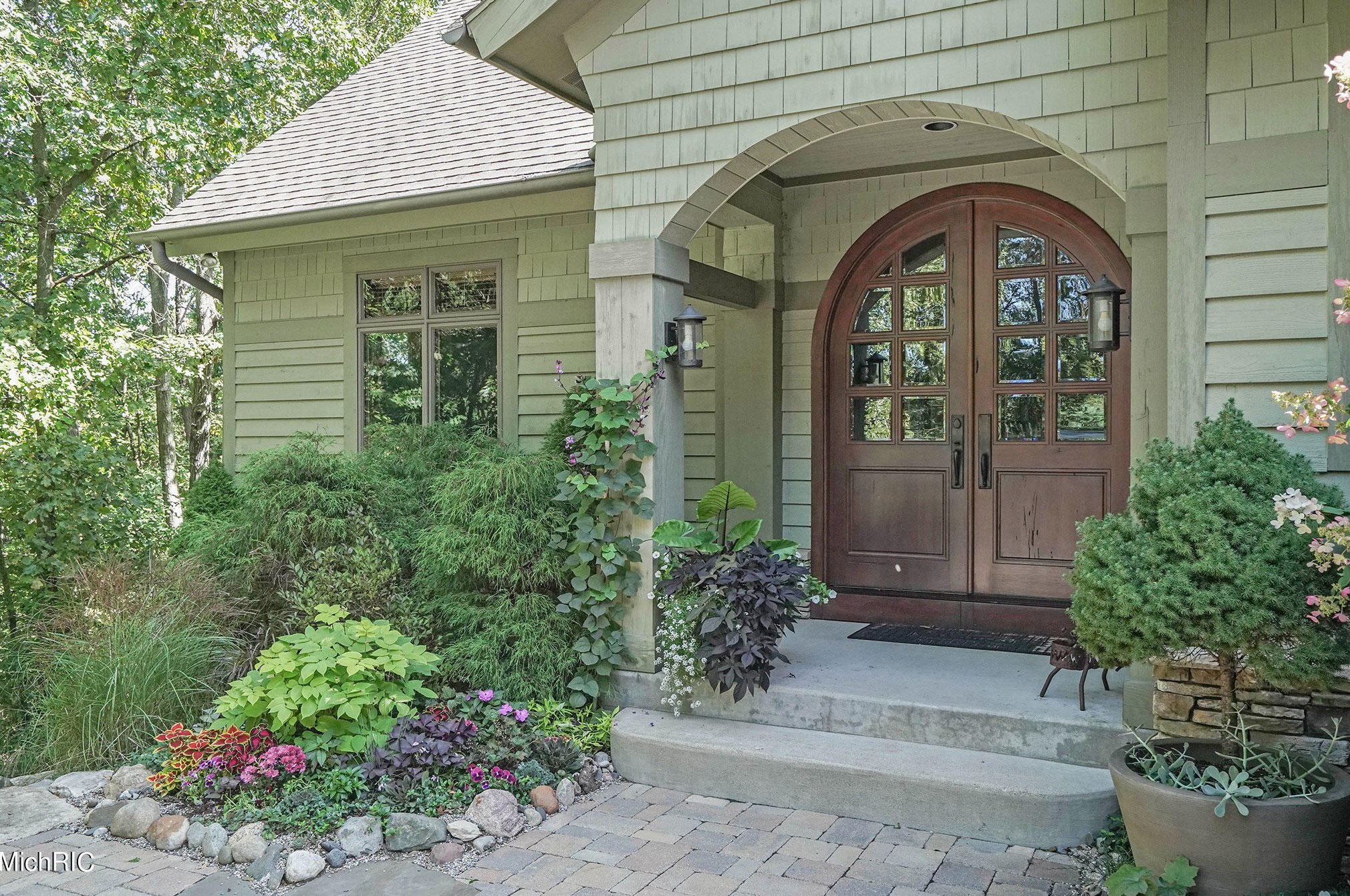 9100 Twin Oaks Ln, Ada, MI 49301-9770