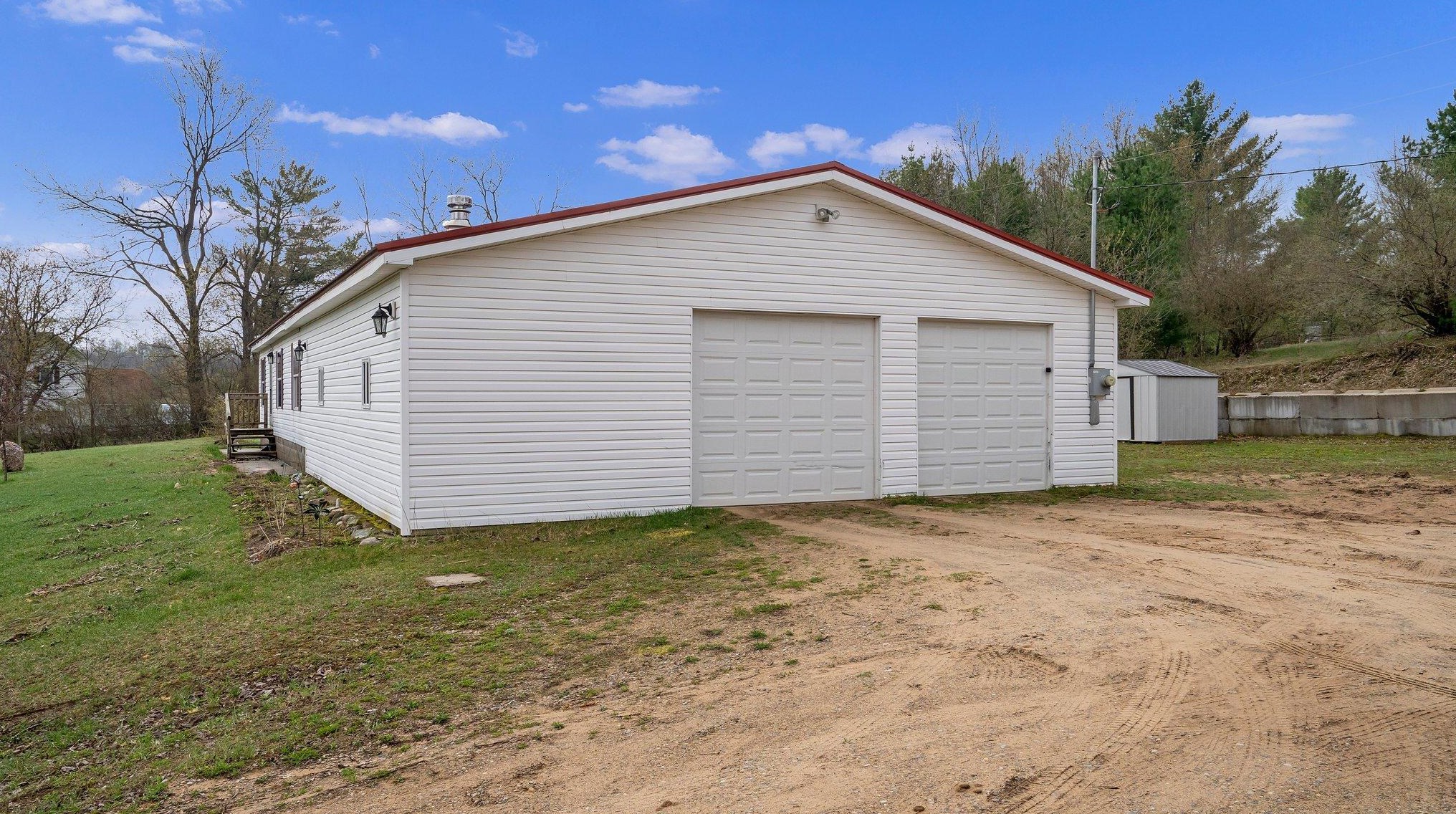 22899 230th Ave, Paris, MI 49338