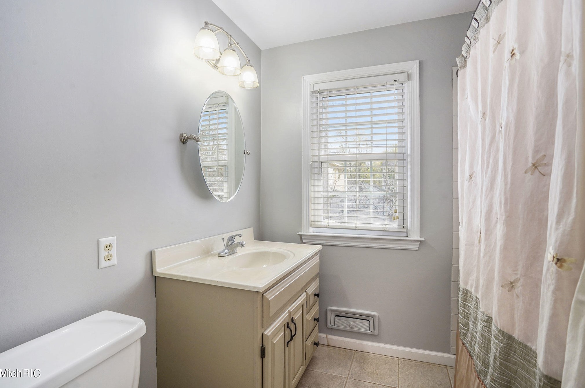 2604 Richards Dr, Grand Rapids MI  49506-4736 exterior