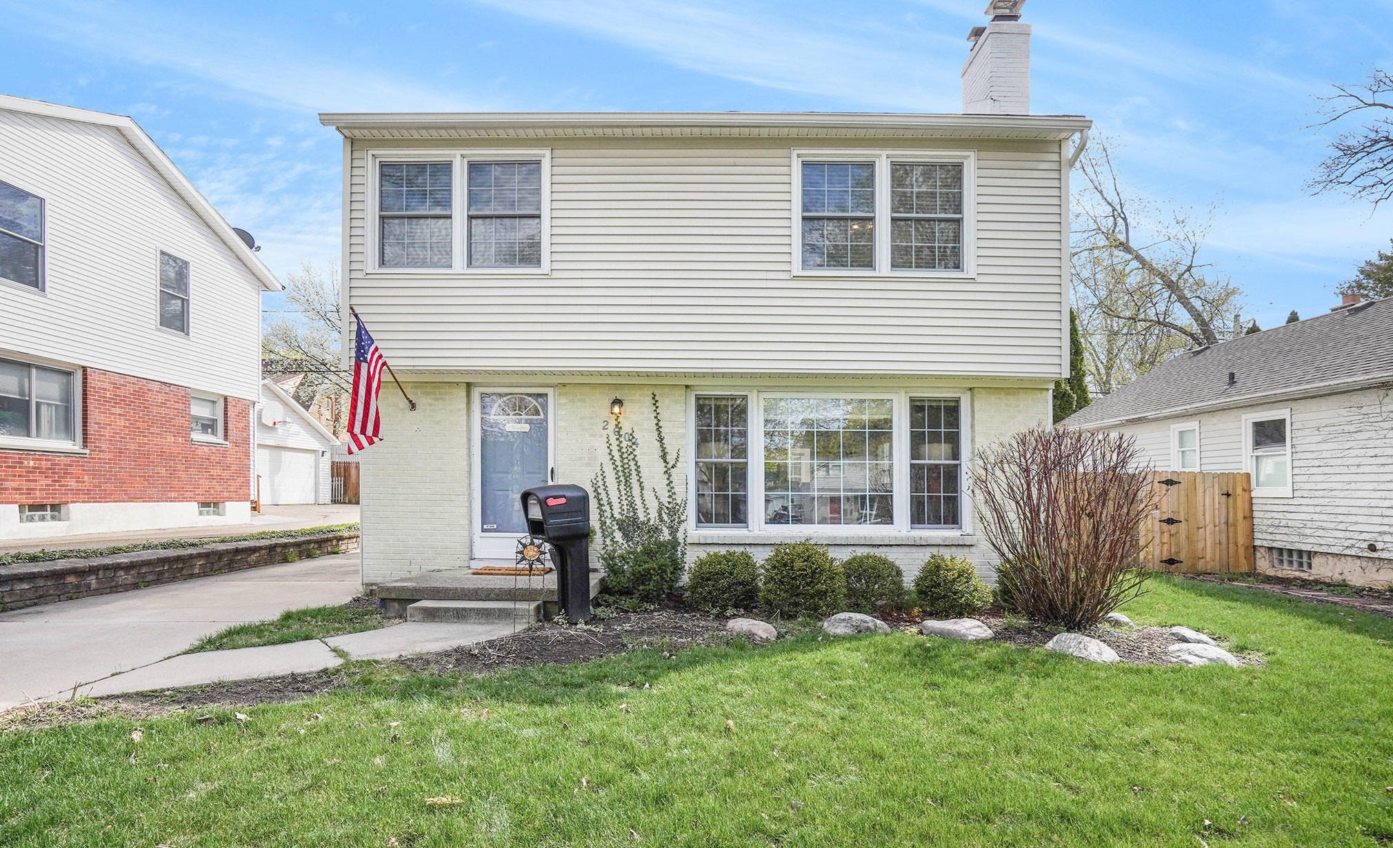 2604 Richards Dr, Grand Rapids MI  49506-4736 exterior