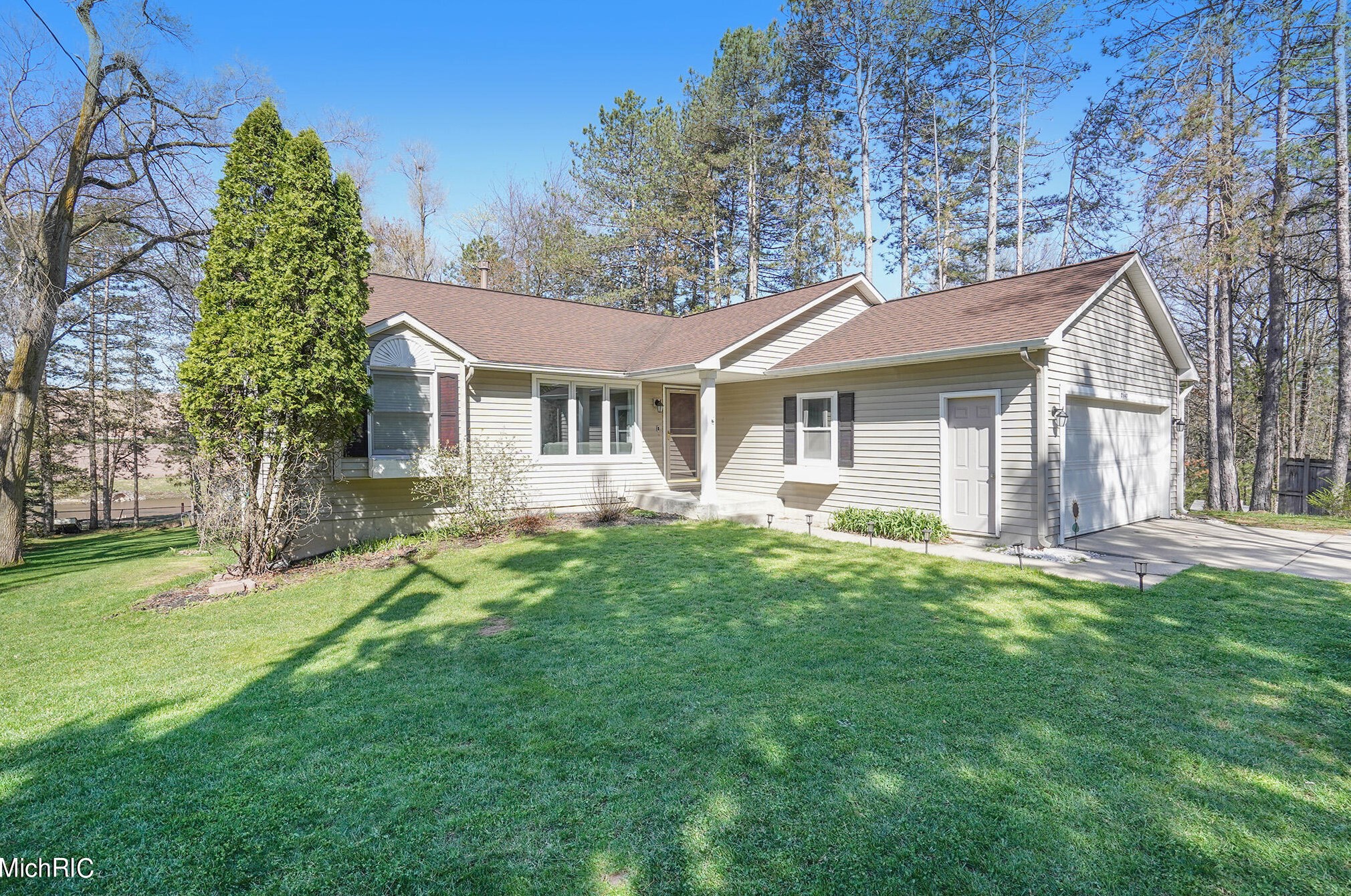 2147 Dunnigan Ave, Grand Rapids, MI 49525-9705