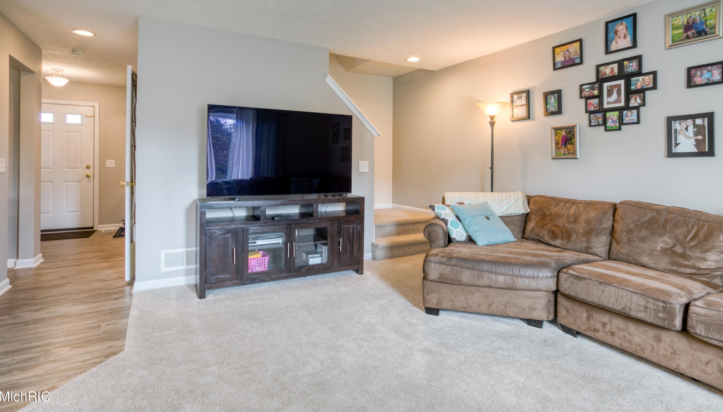 8451 Gilmore Ct, Jenison, MI 49428-8685