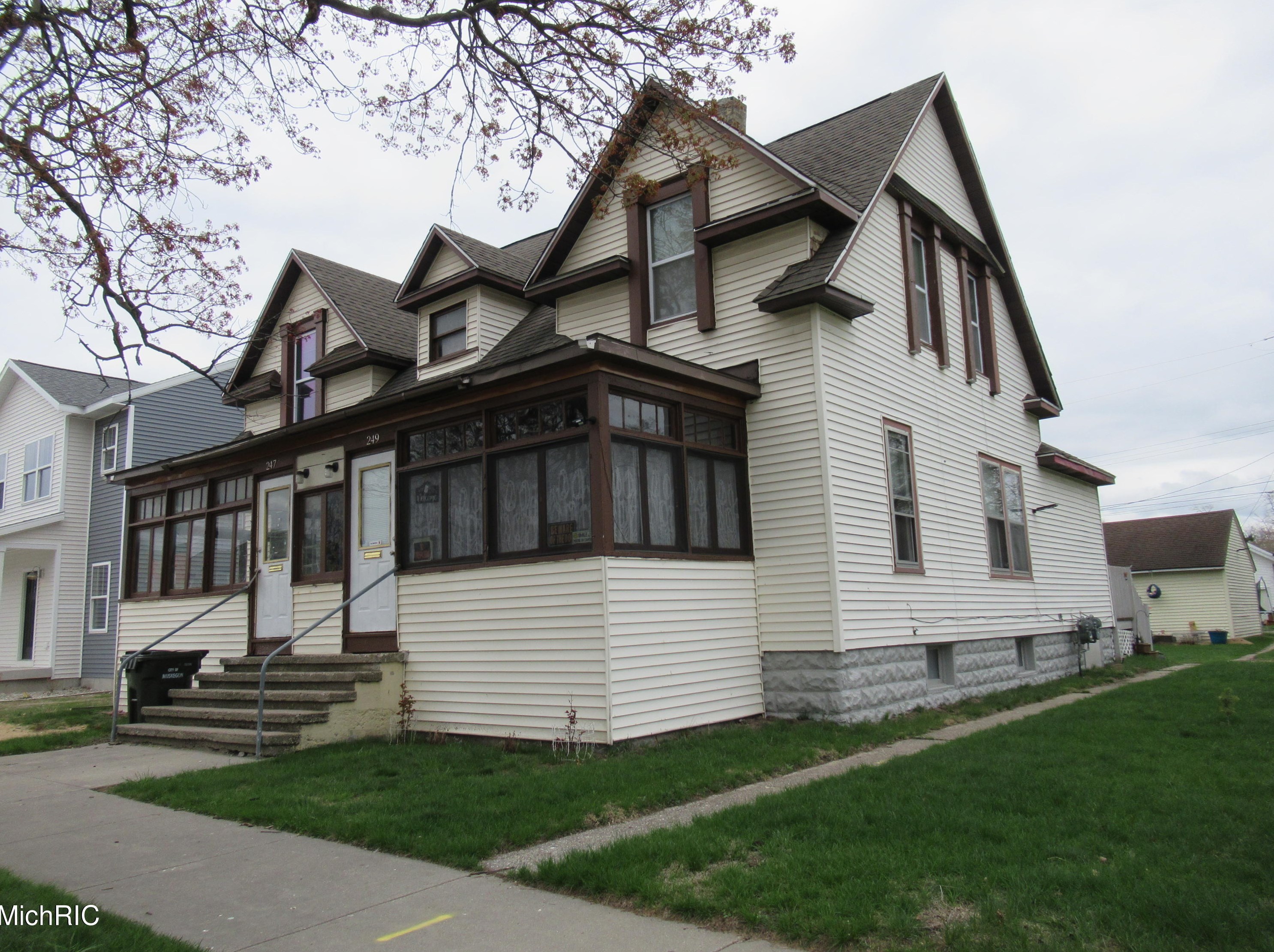247 Monroe Ave, Meskegon, MI 49441