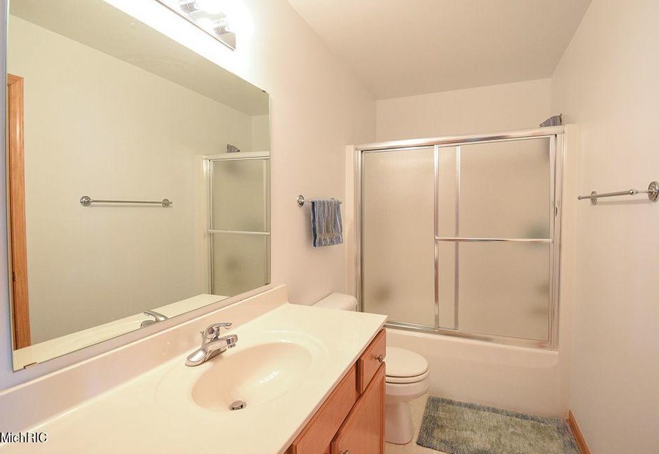 507 Abbey Mill Dr, Ada MI 49301-7746 exterior