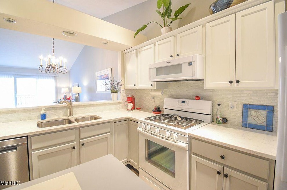 507 Abbey Mill Dr, Ada MI 49301-7746 exterior