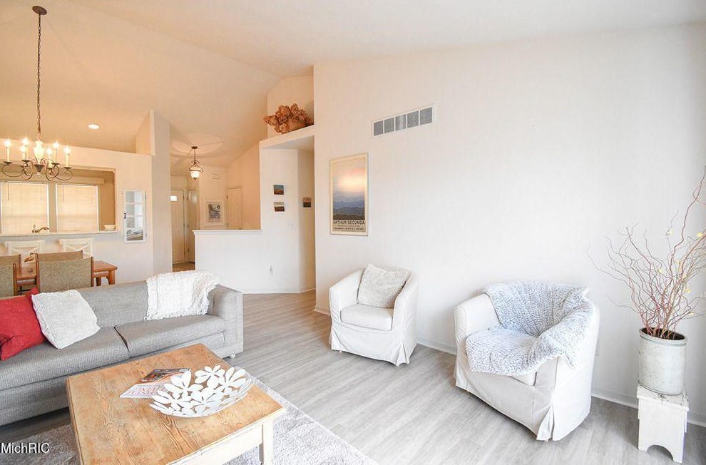 507 Abbey Mill Dr, Ada MI 49301-7746 exterior