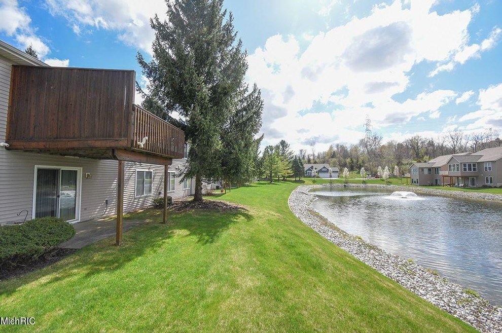 507 Abbey Mill Dr, Ada MI 49301-7746 exterior