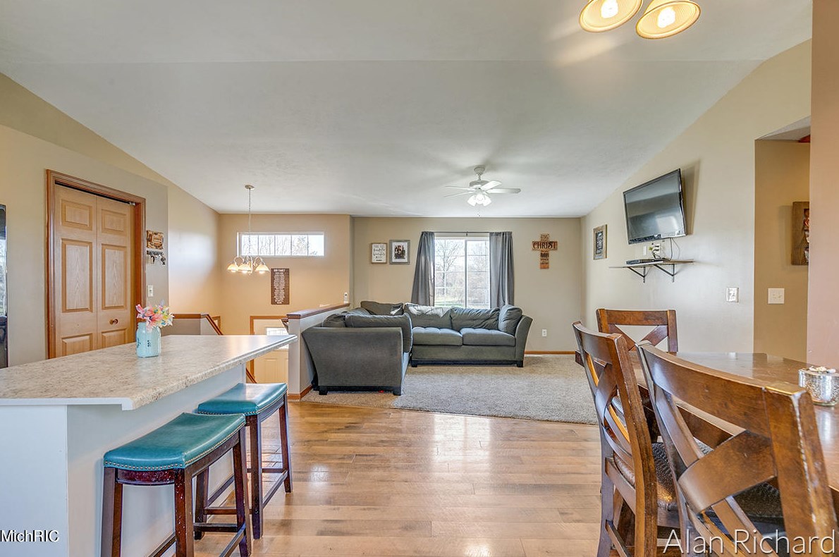 13139 Stout Ave, Cedar Springs, MI 49319